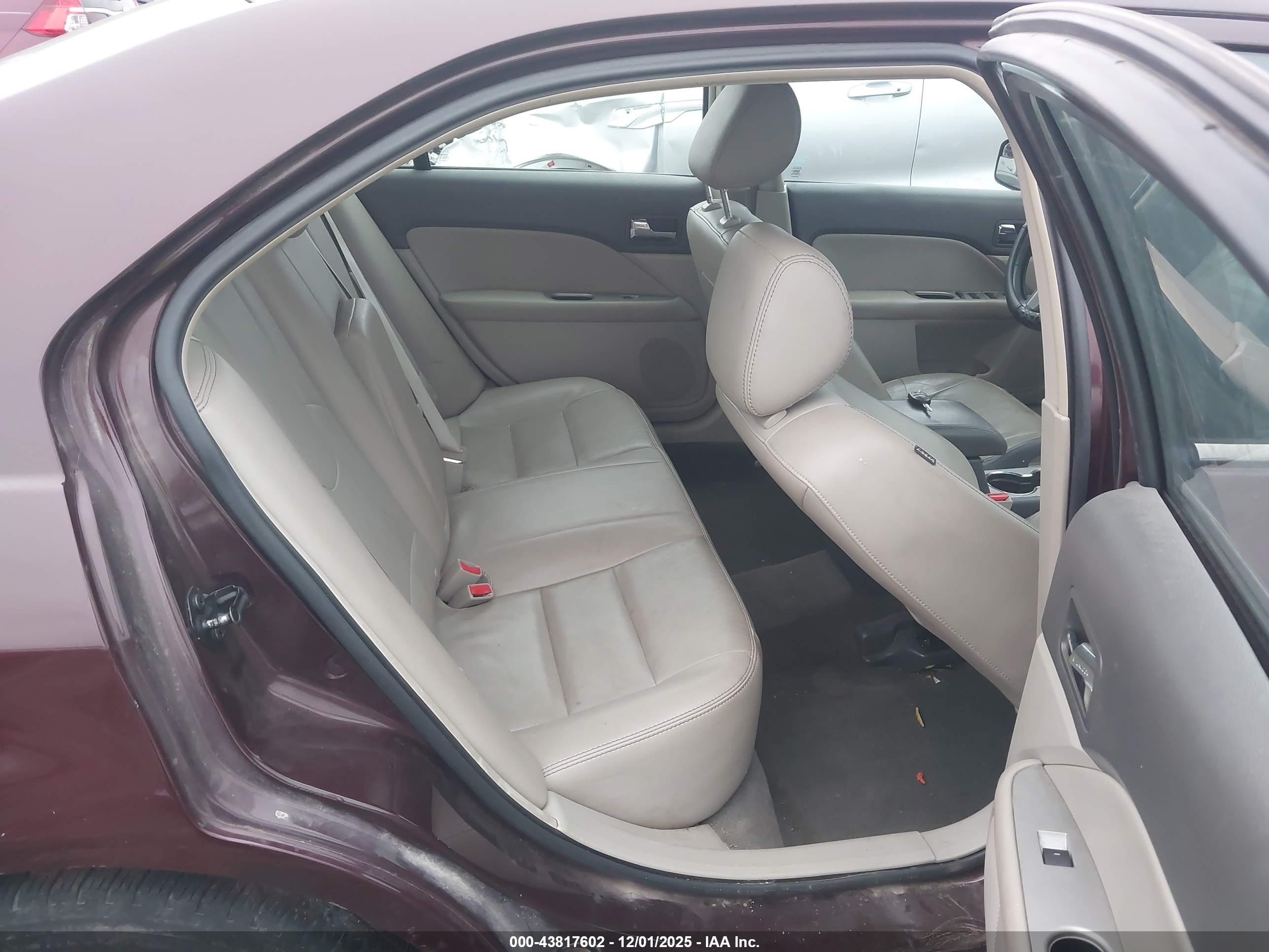 FORD FUSION image 8