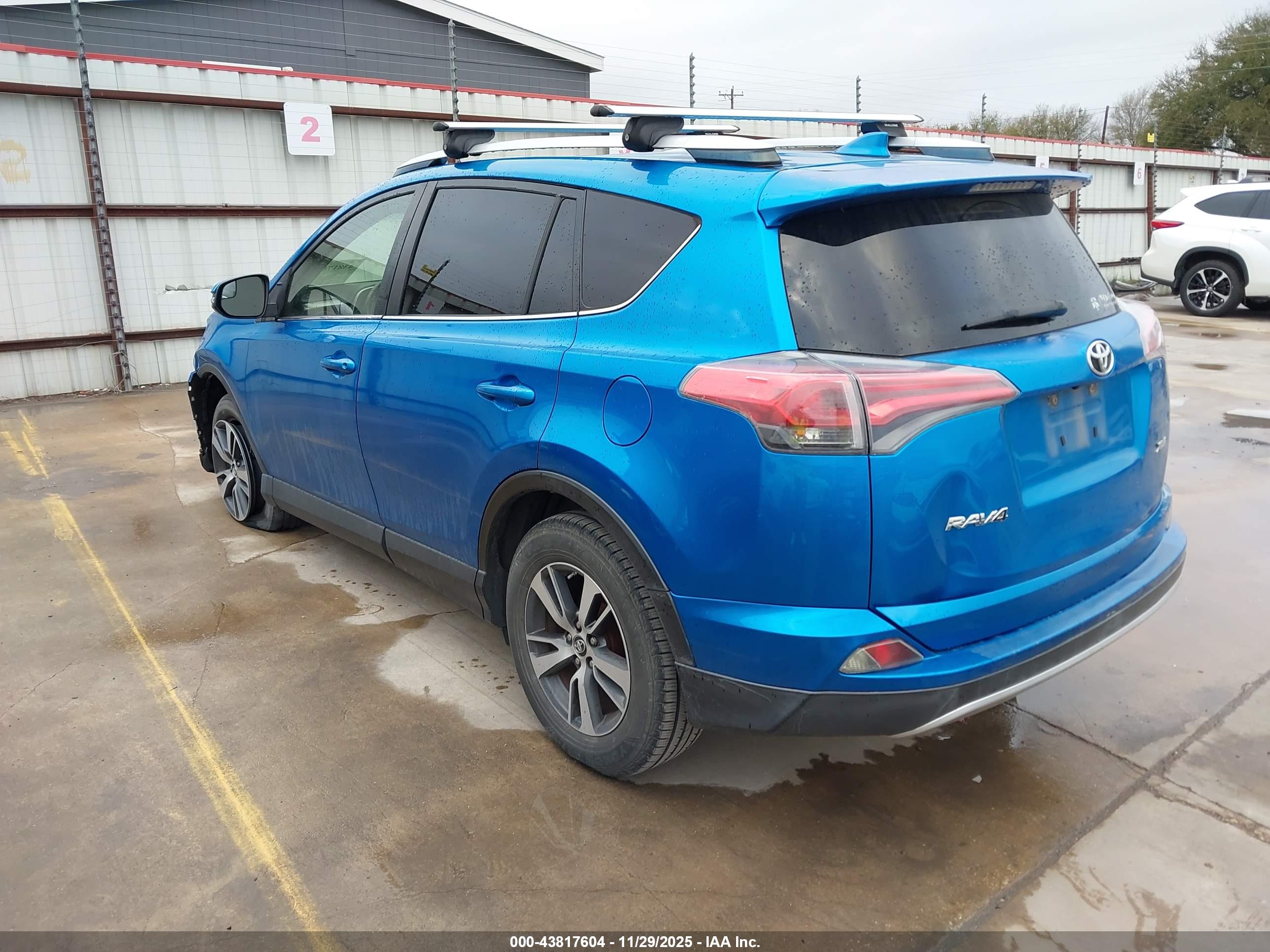 TOYOTA RAV4 image 3