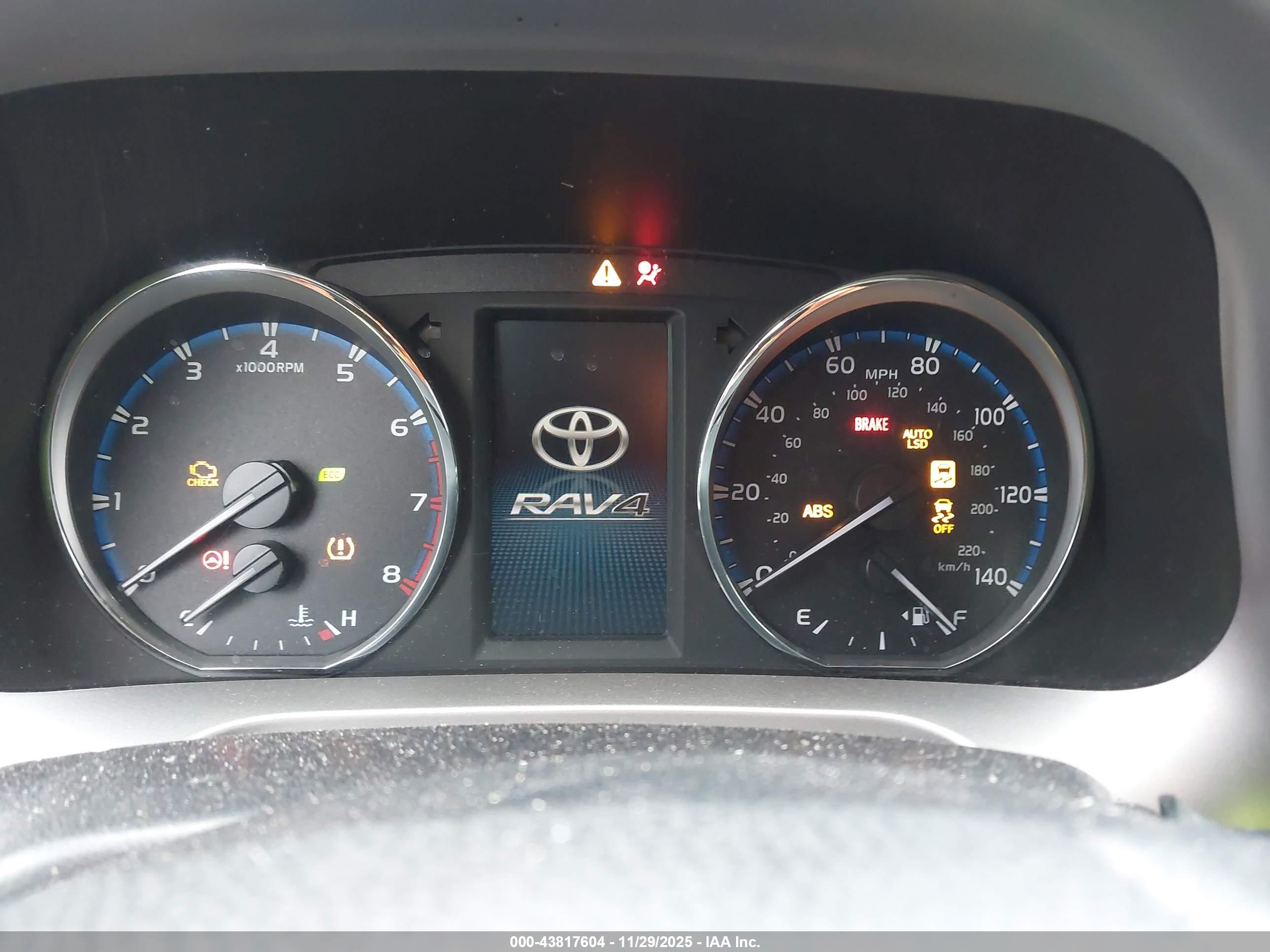 TOYOTA RAV4 image 7
