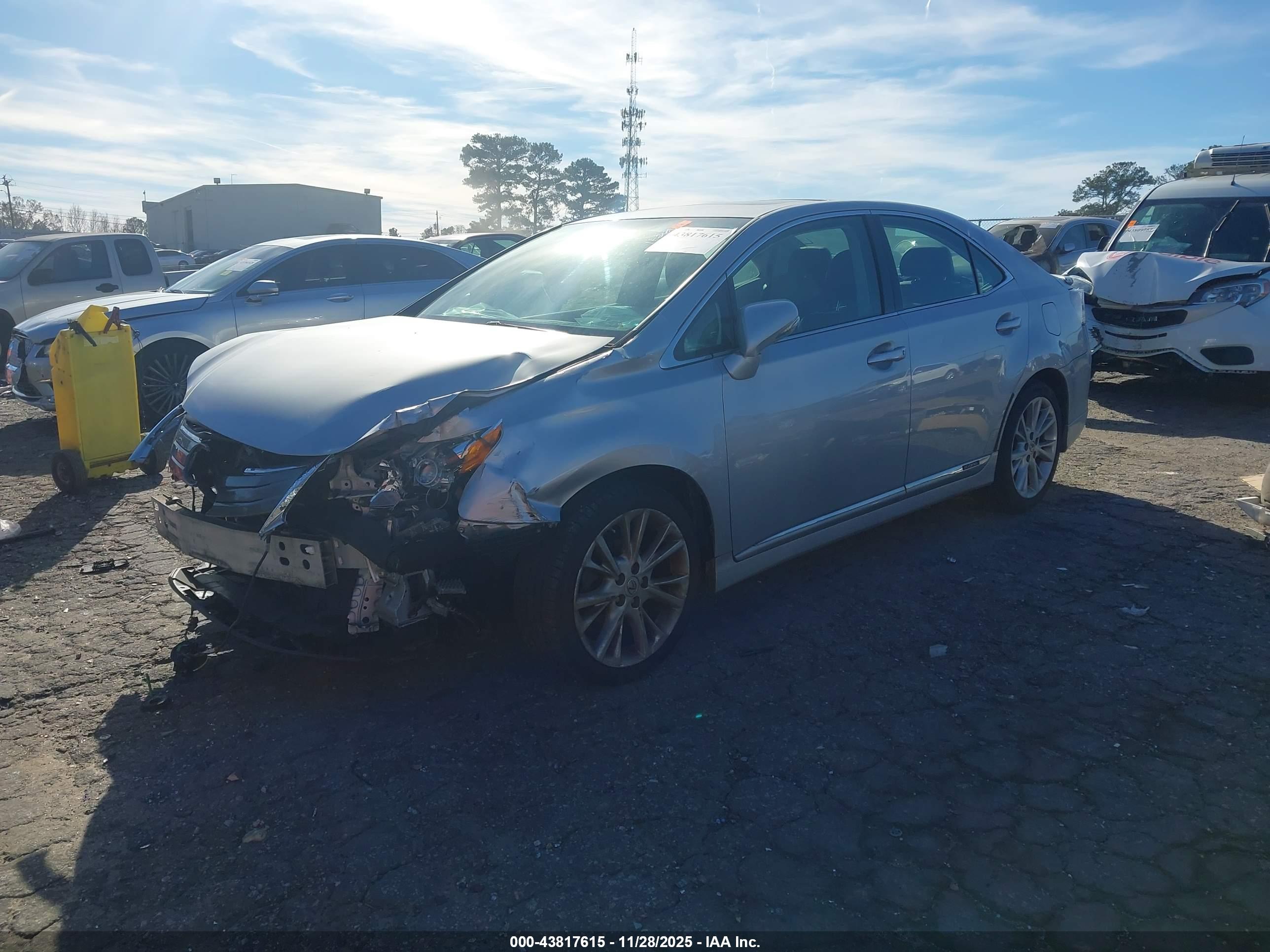 LEXUS HS image 2