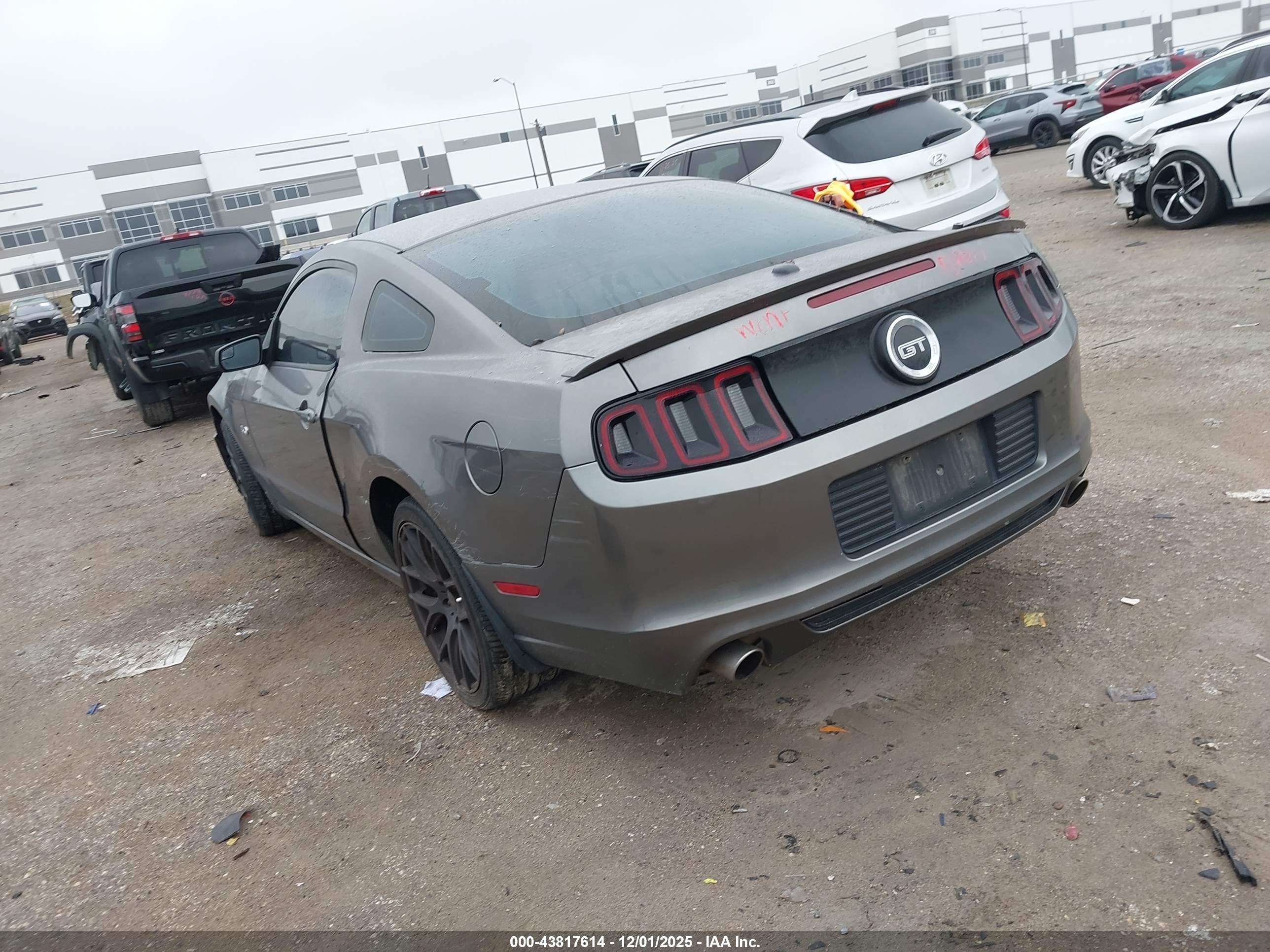 FORD MUSTANG image 3