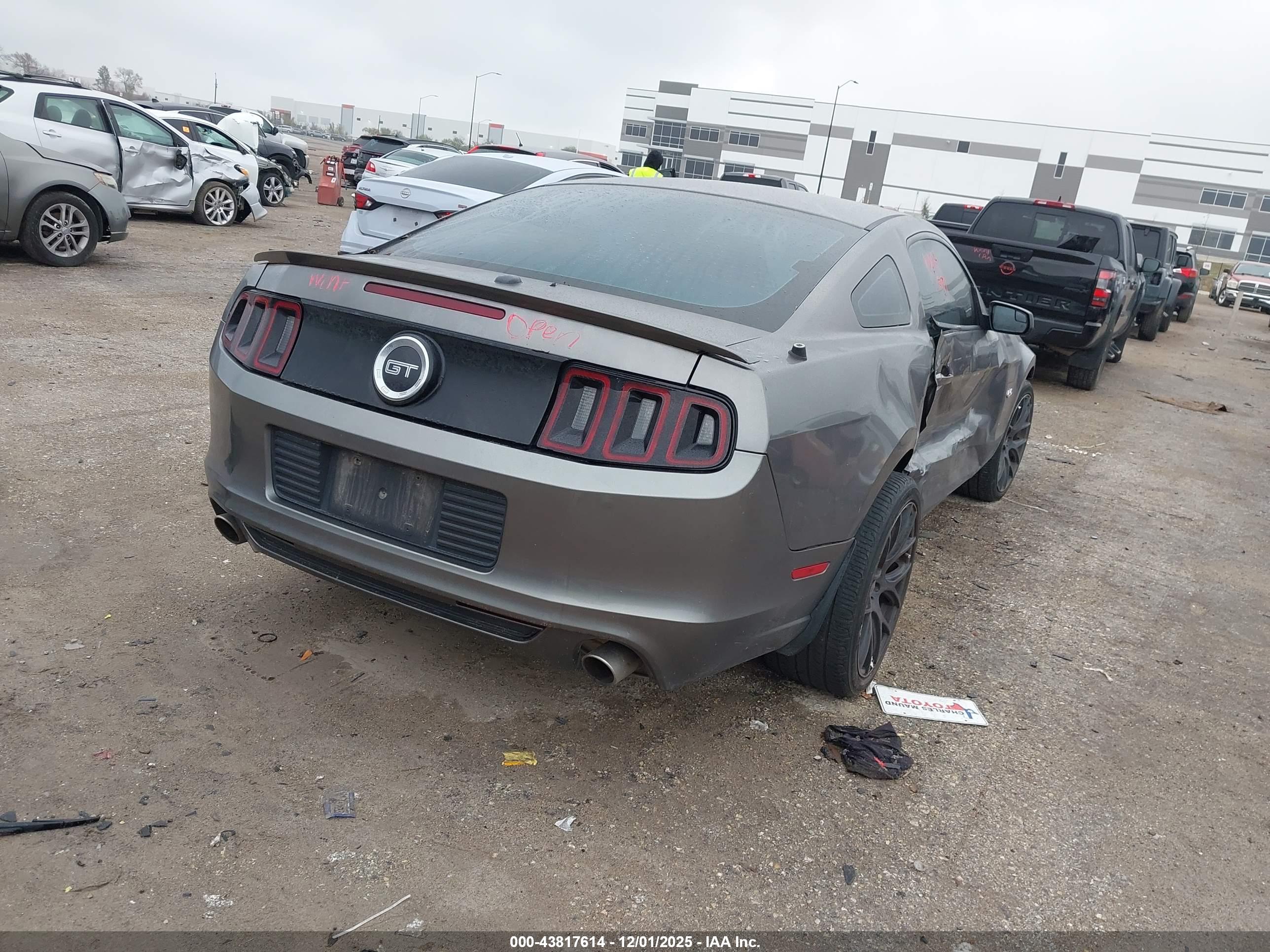 FORD MUSTANG image 4
