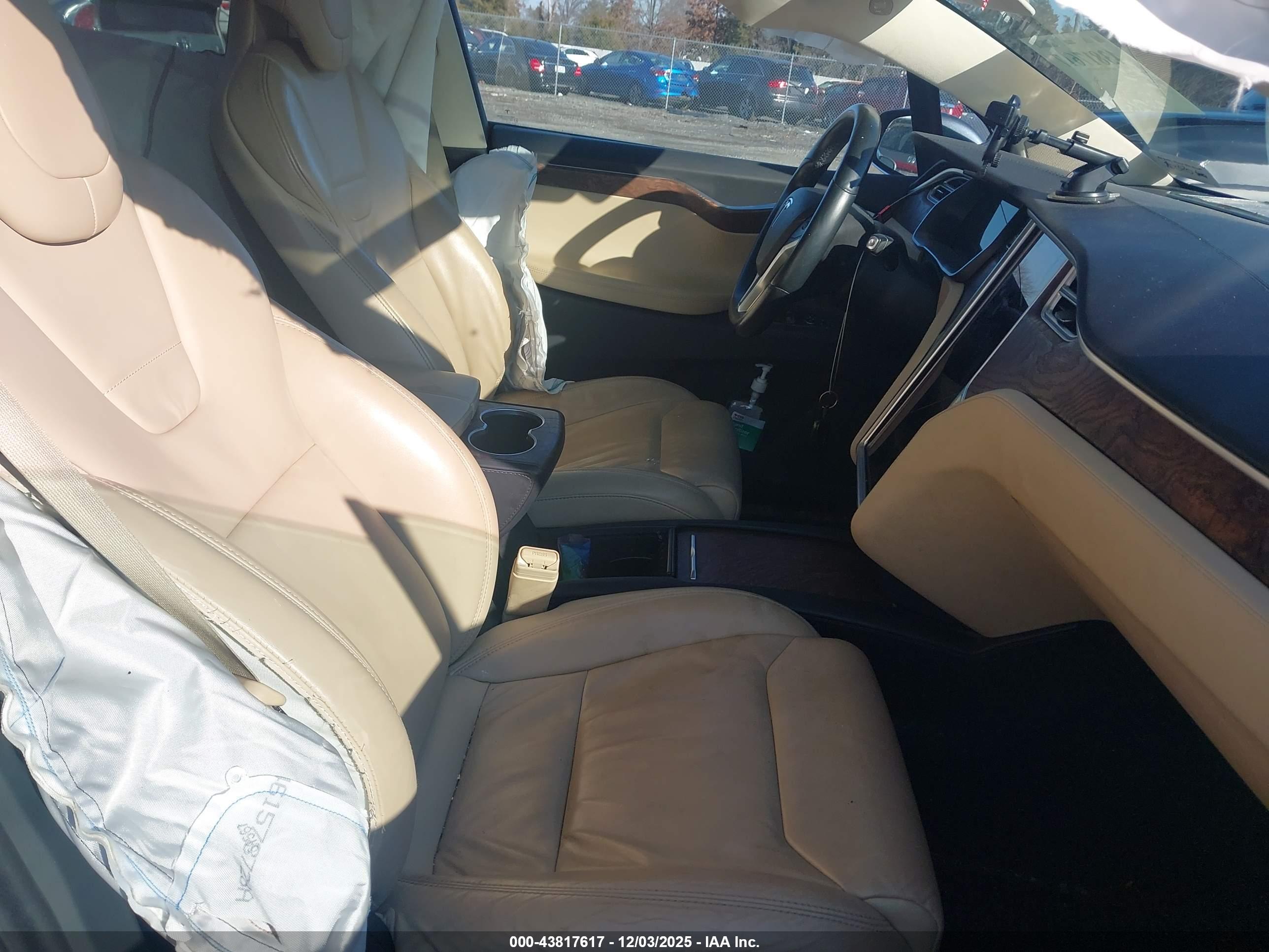 TESLA MODEL image 5
