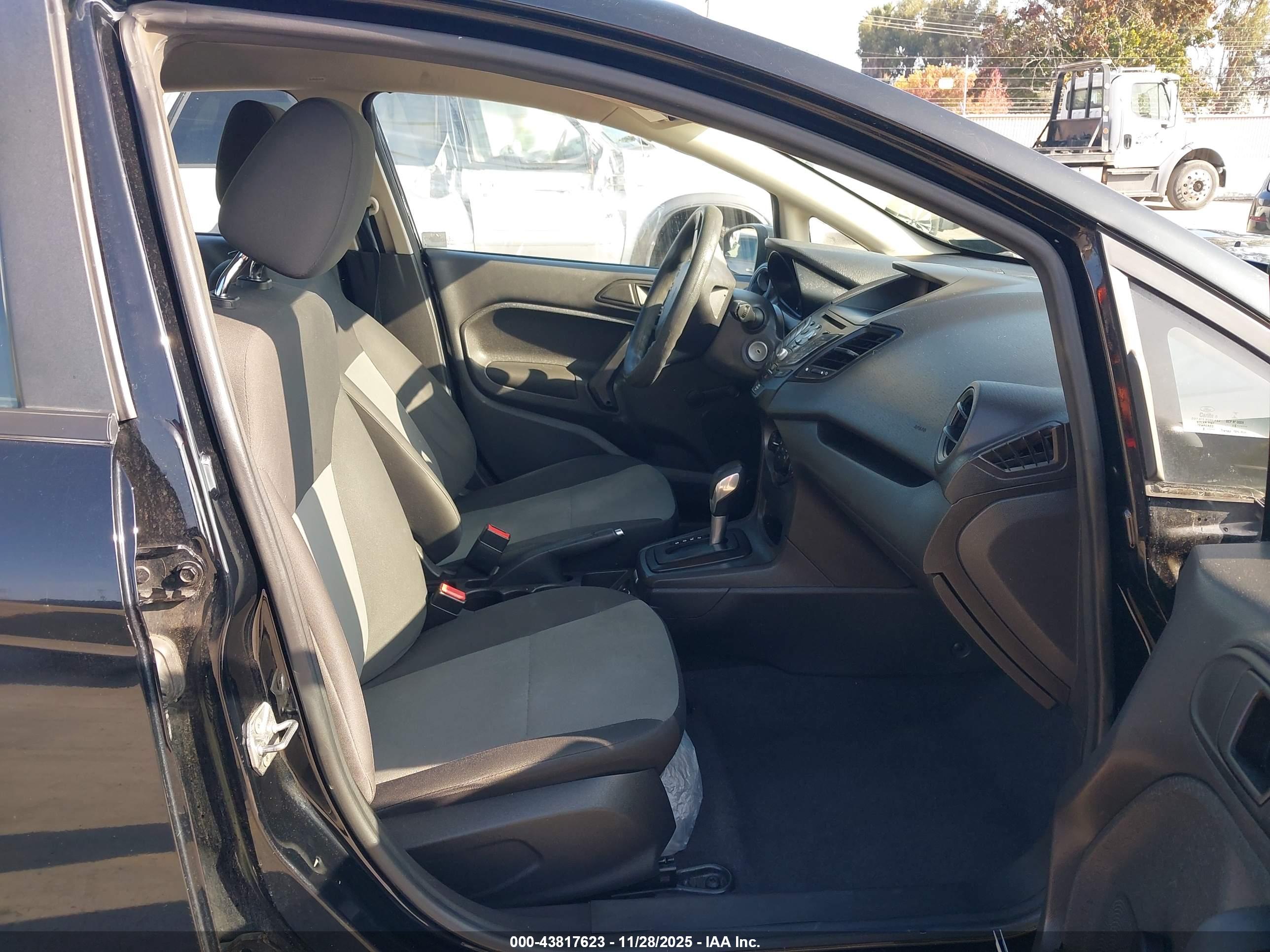 FORD FIESTA image 5