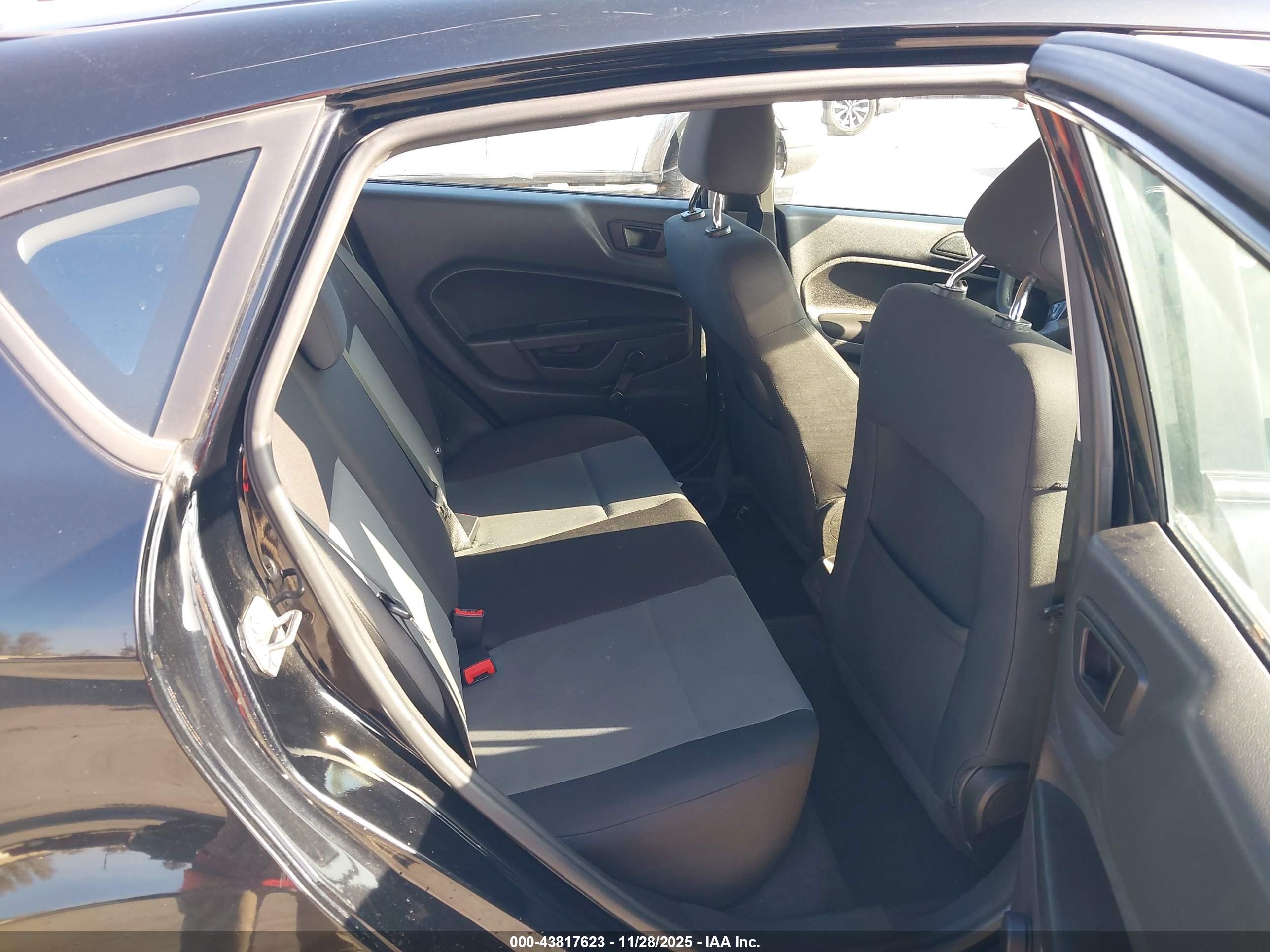 FORD FIESTA image 8