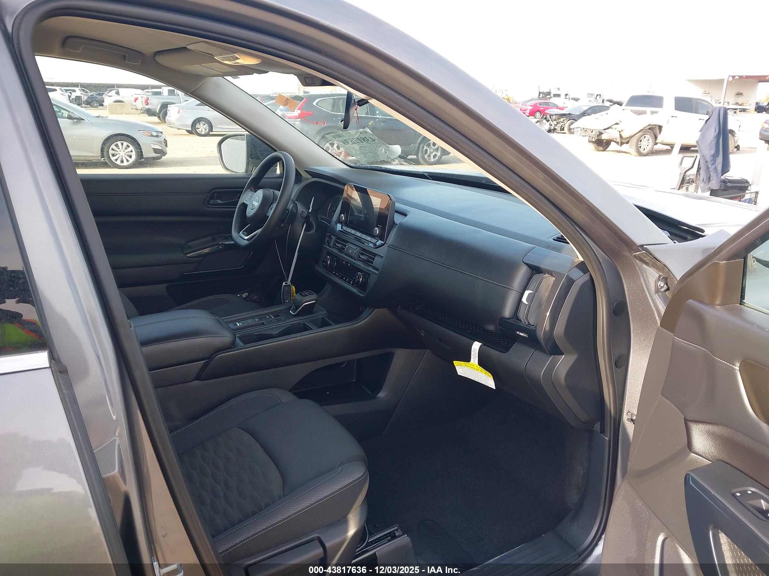 NISSAN PATHFINDER image 5
