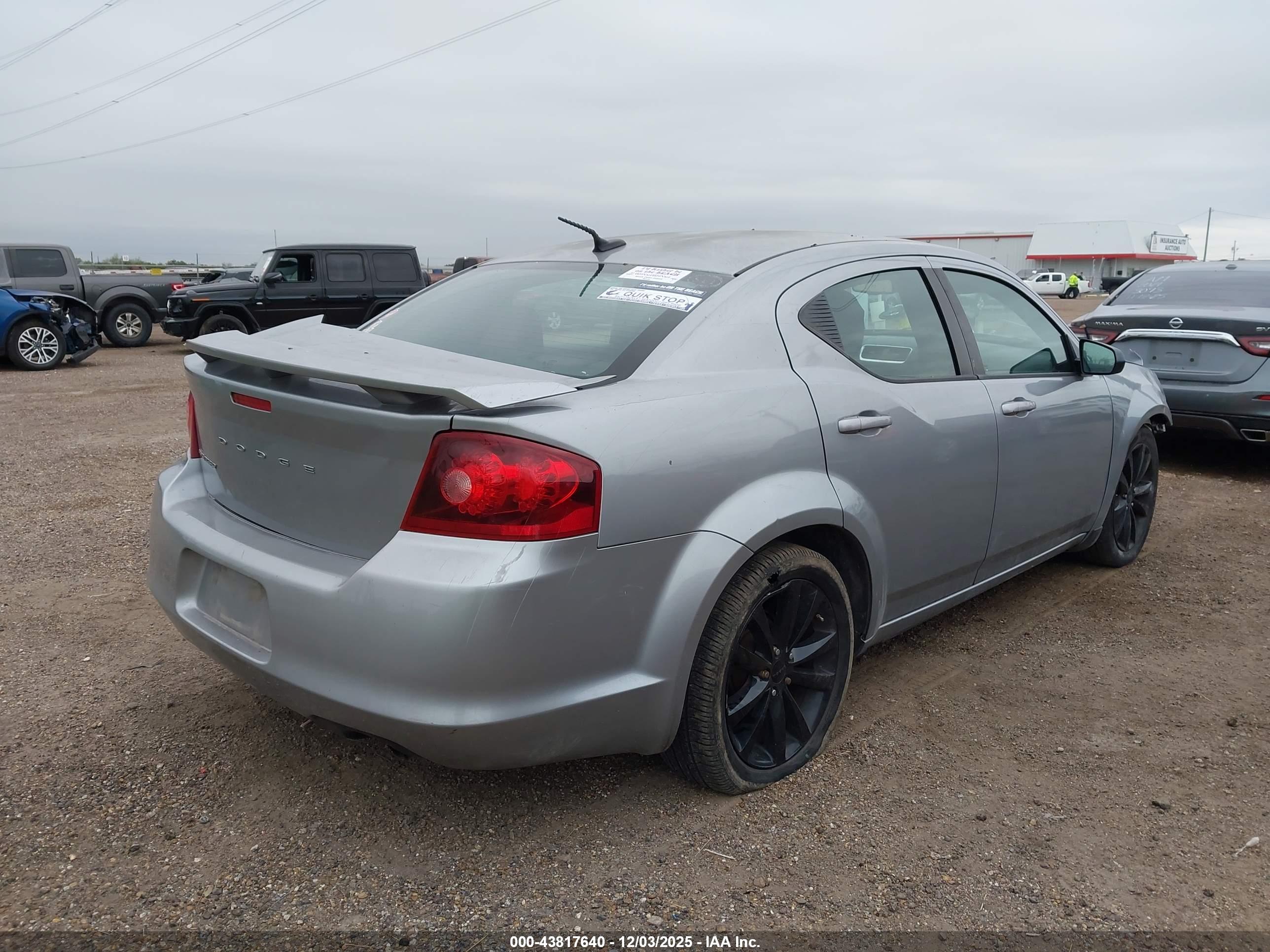 DODGE AVENGER image 4