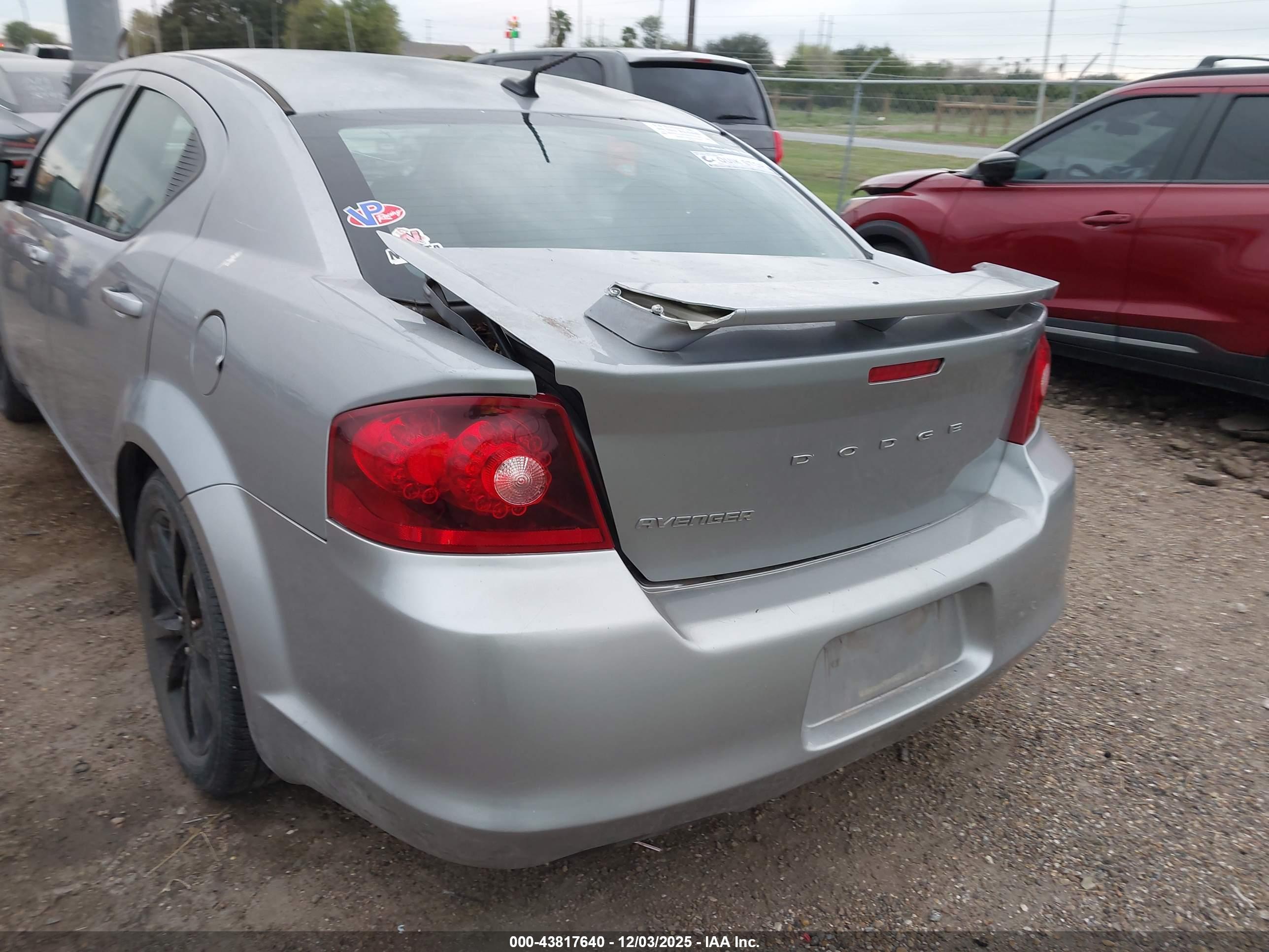 DODGE AVENGER image 6