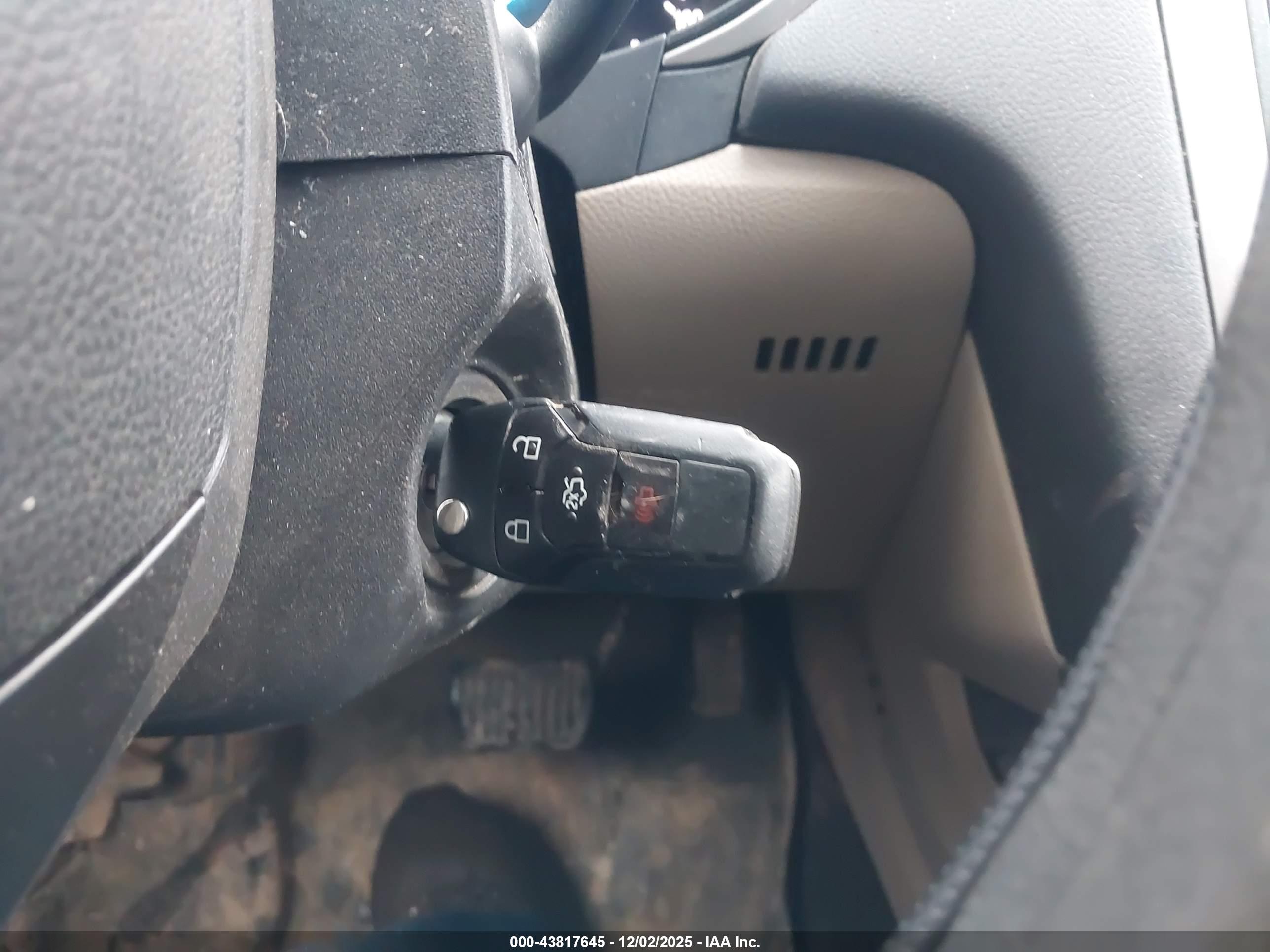 FORD FUSION image 11