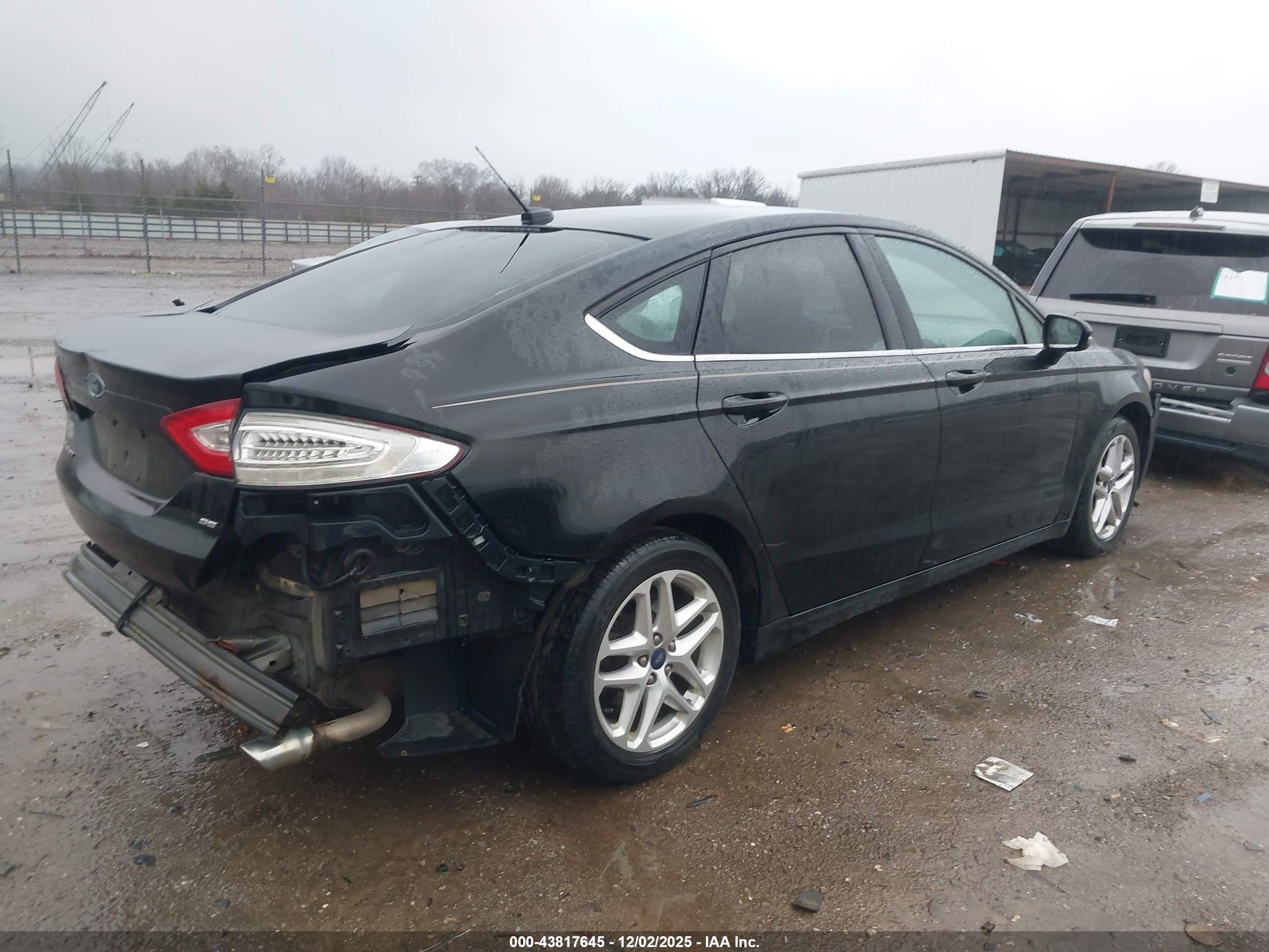 FORD FUSION image 4
