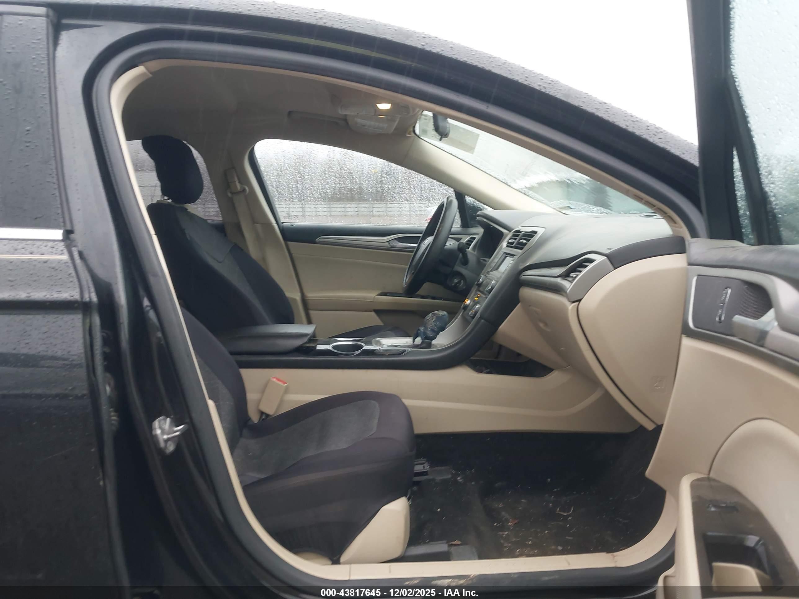 FORD FUSION image 5