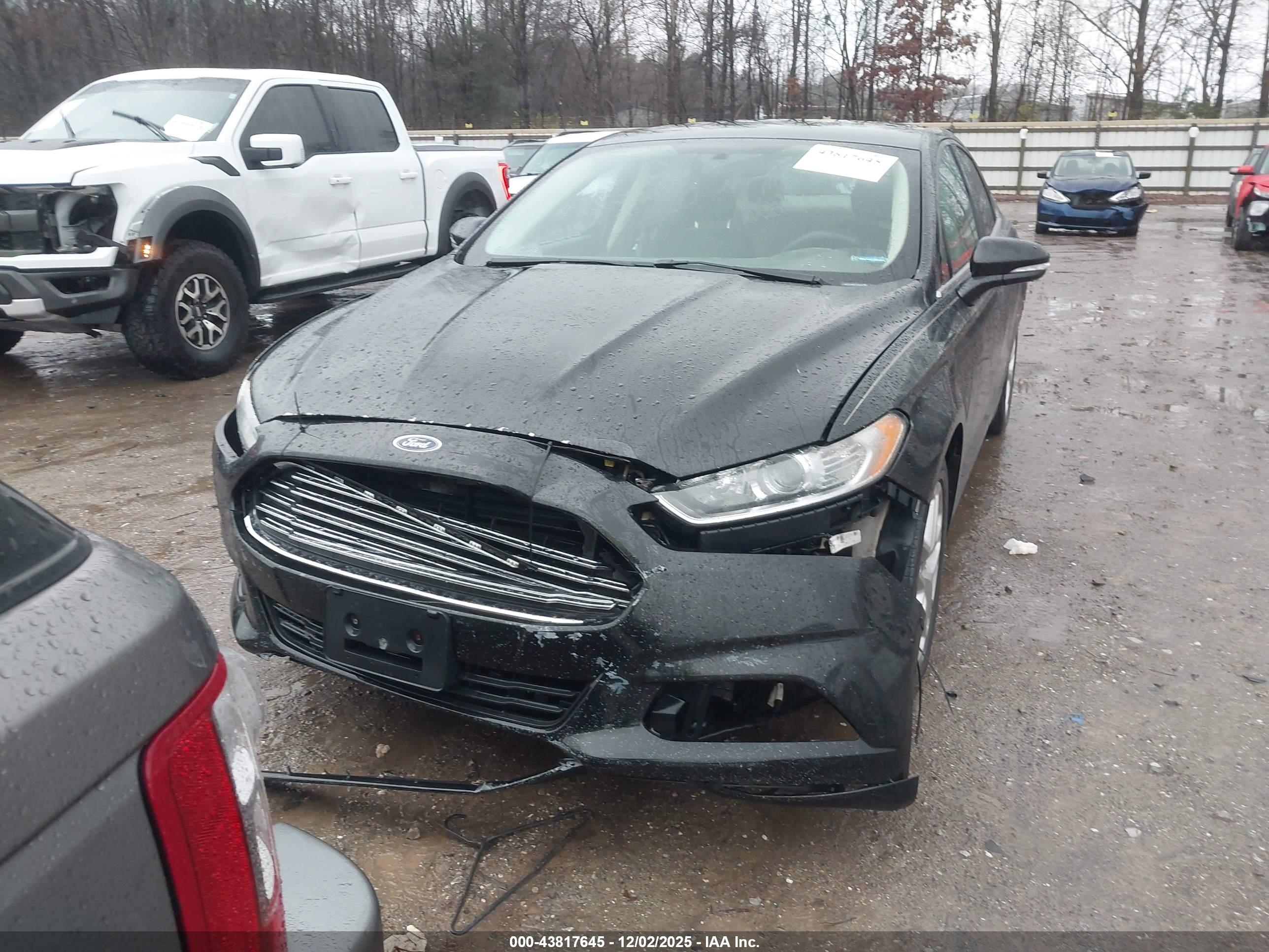 FORD FUSION image 6
