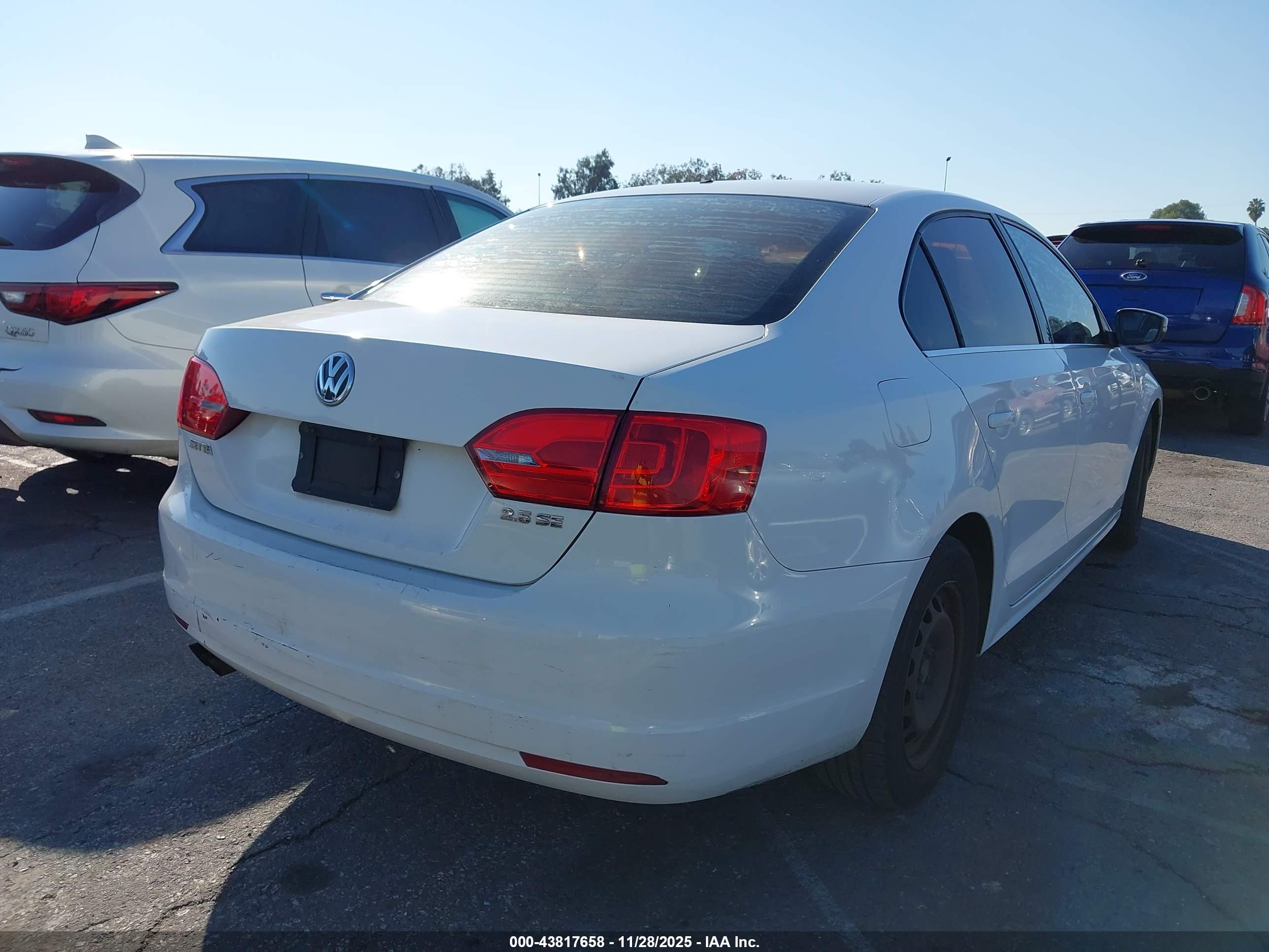 VOLKSWAGEN JETTA image 4