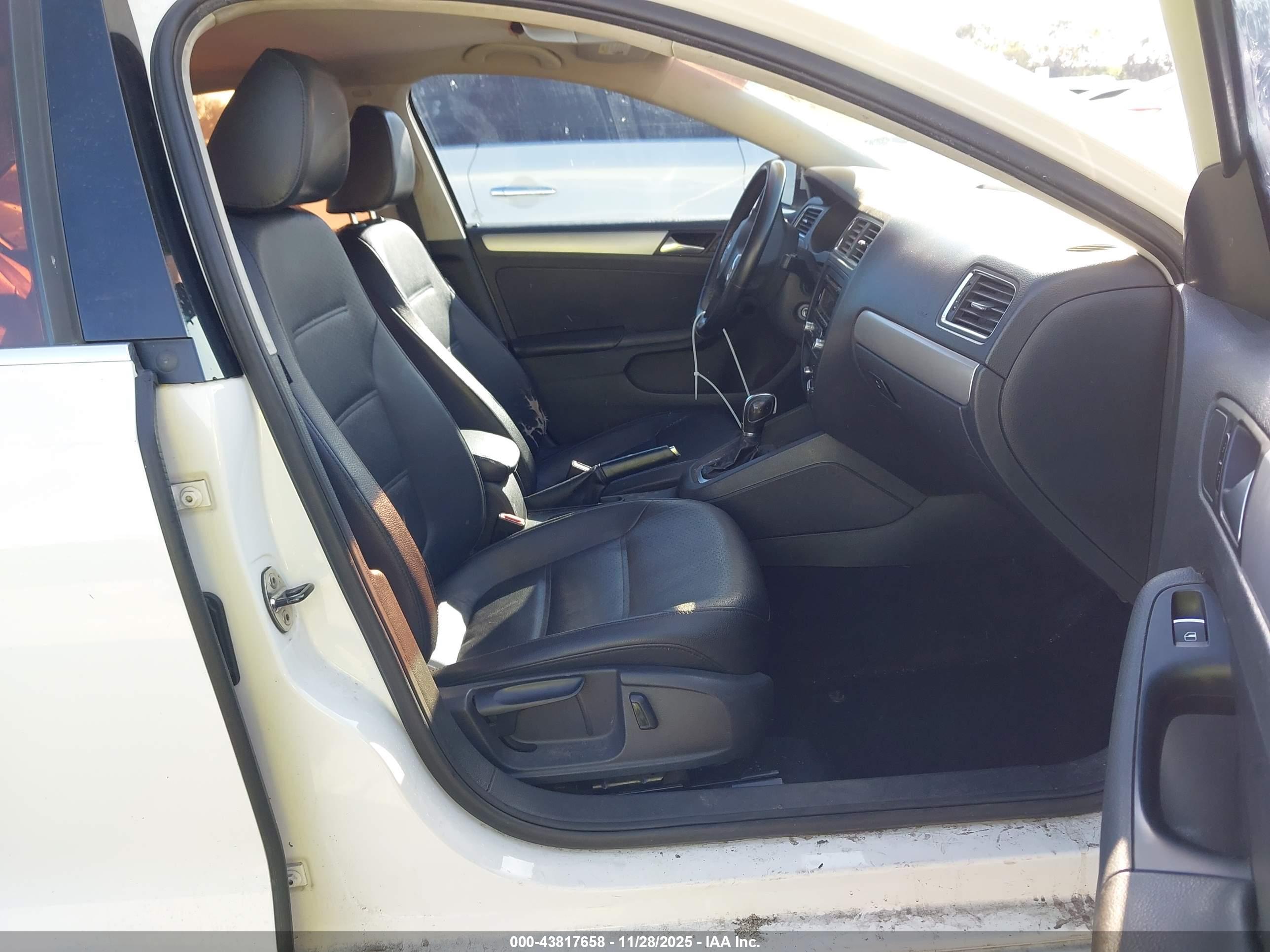 VOLKSWAGEN JETTA image 5