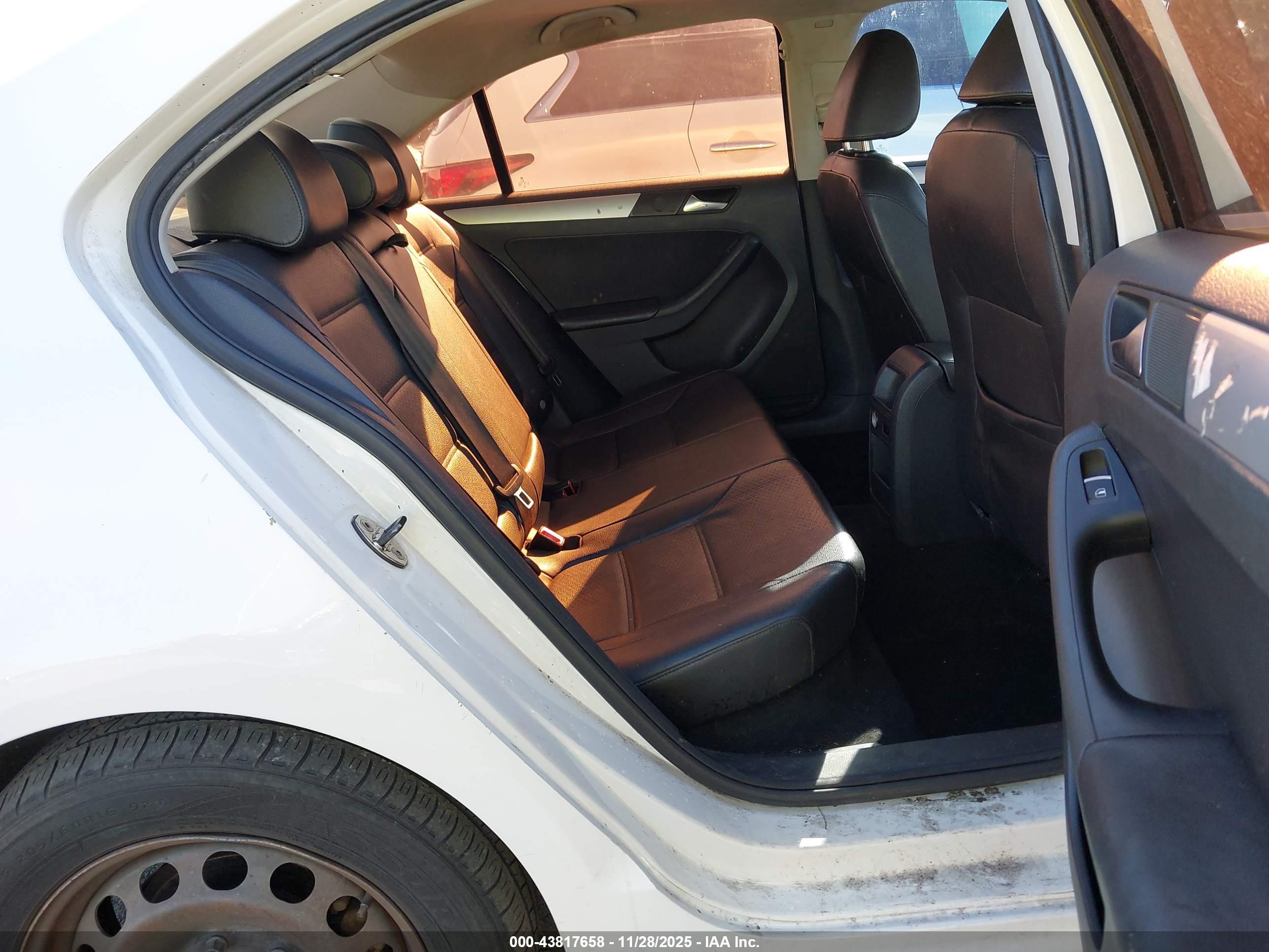 VOLKSWAGEN JETTA image 8