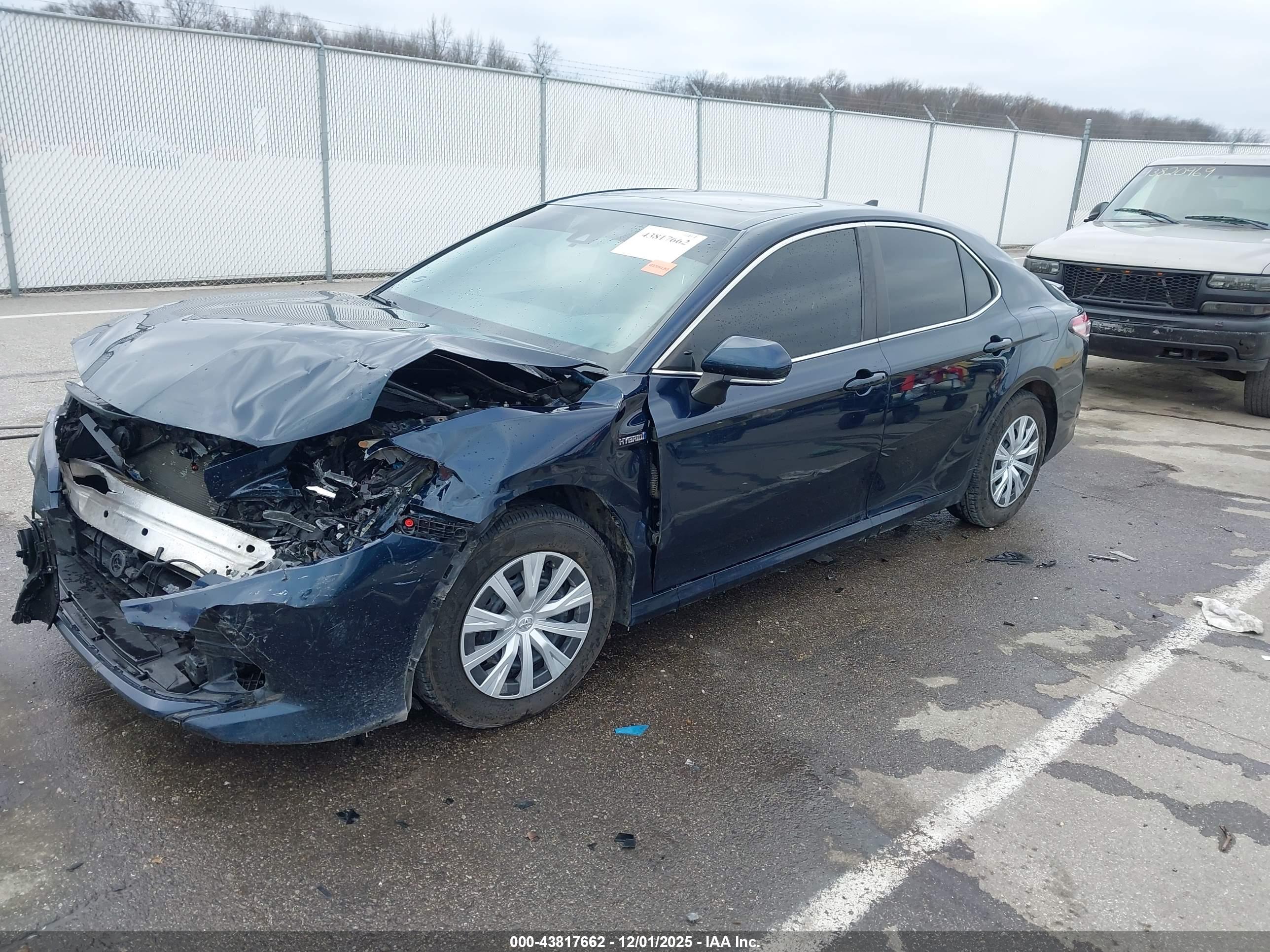 TOYOTA CAMRY image 2