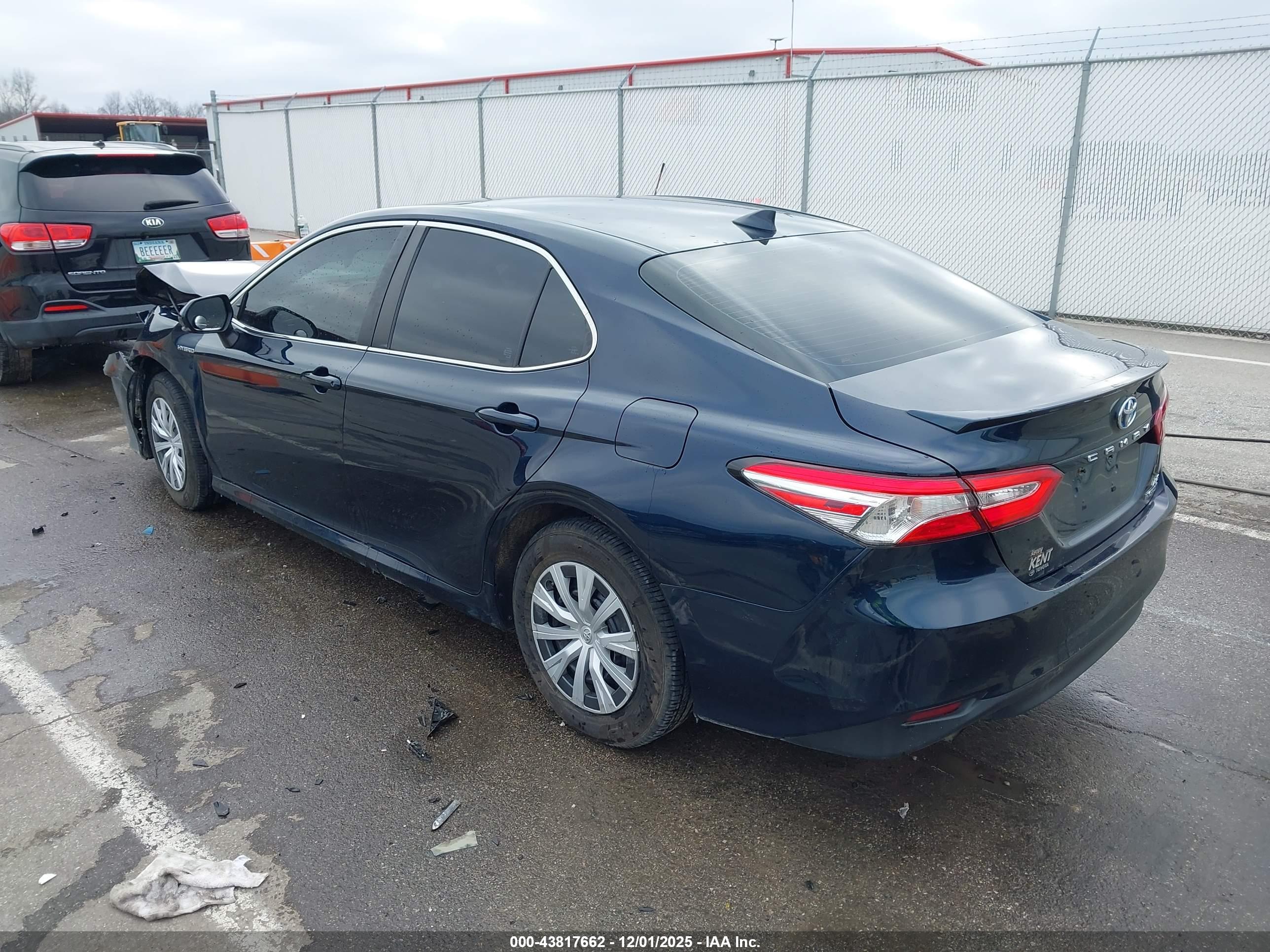 TOYOTA CAMRY image 3