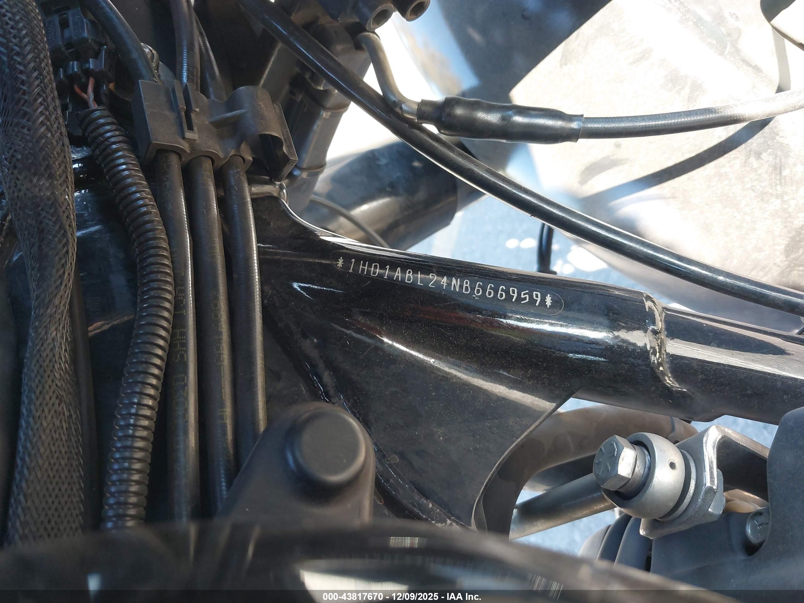 HARLEY-DAVIDSON FLHXST image 10