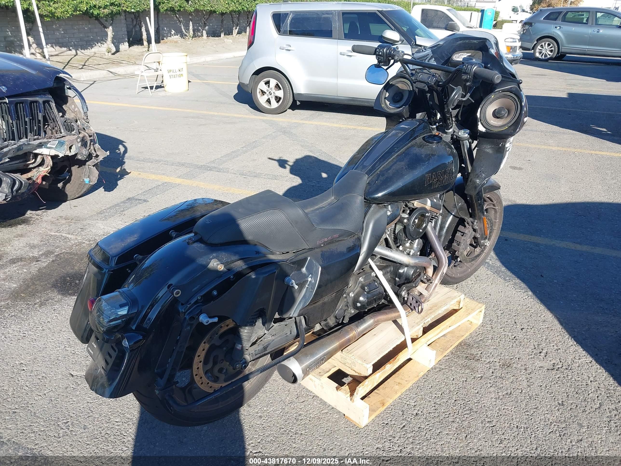 HARLEY-DAVIDSON FLHXST image 4