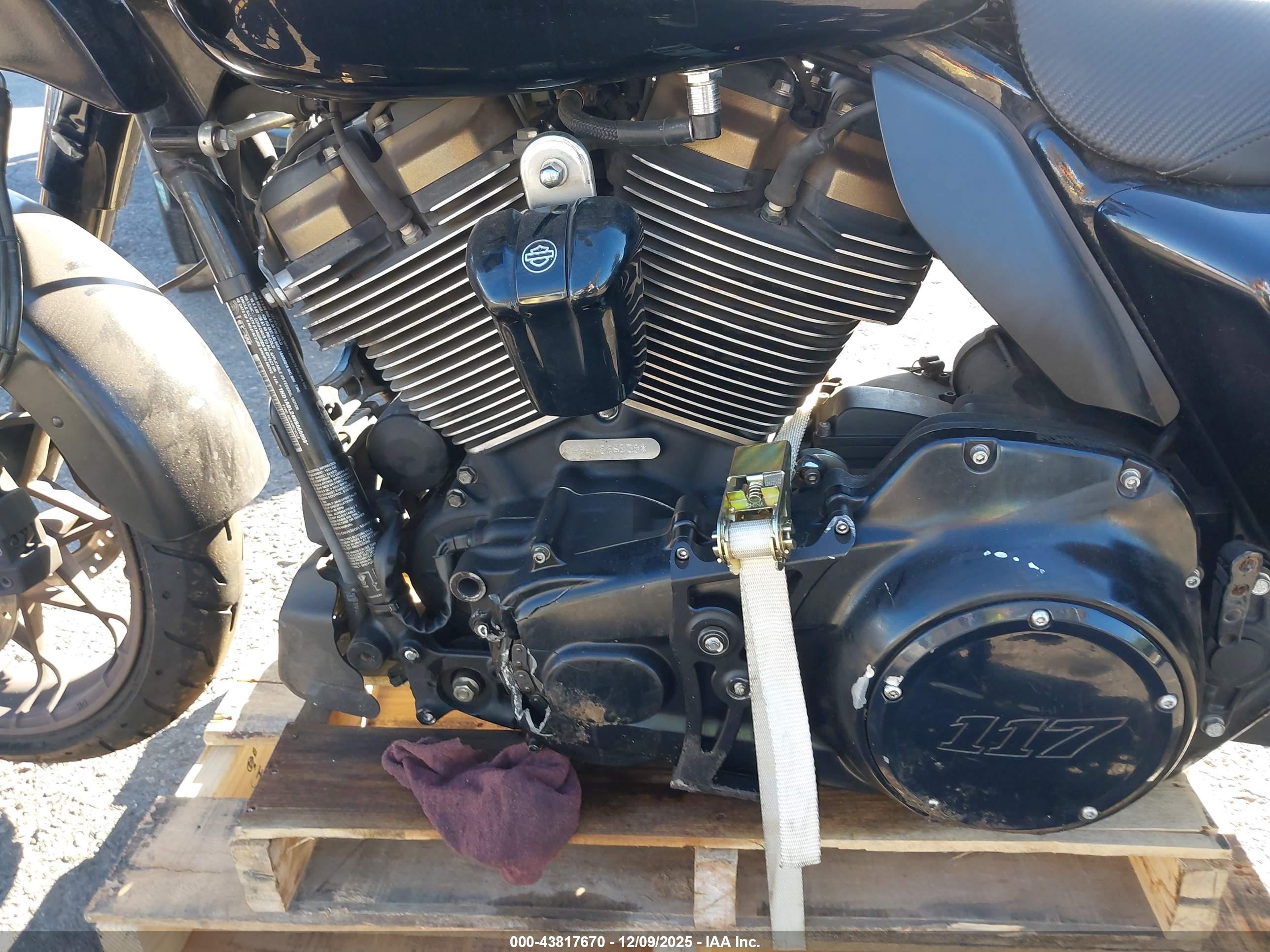 HARLEY-DAVIDSON FLHXST image 9