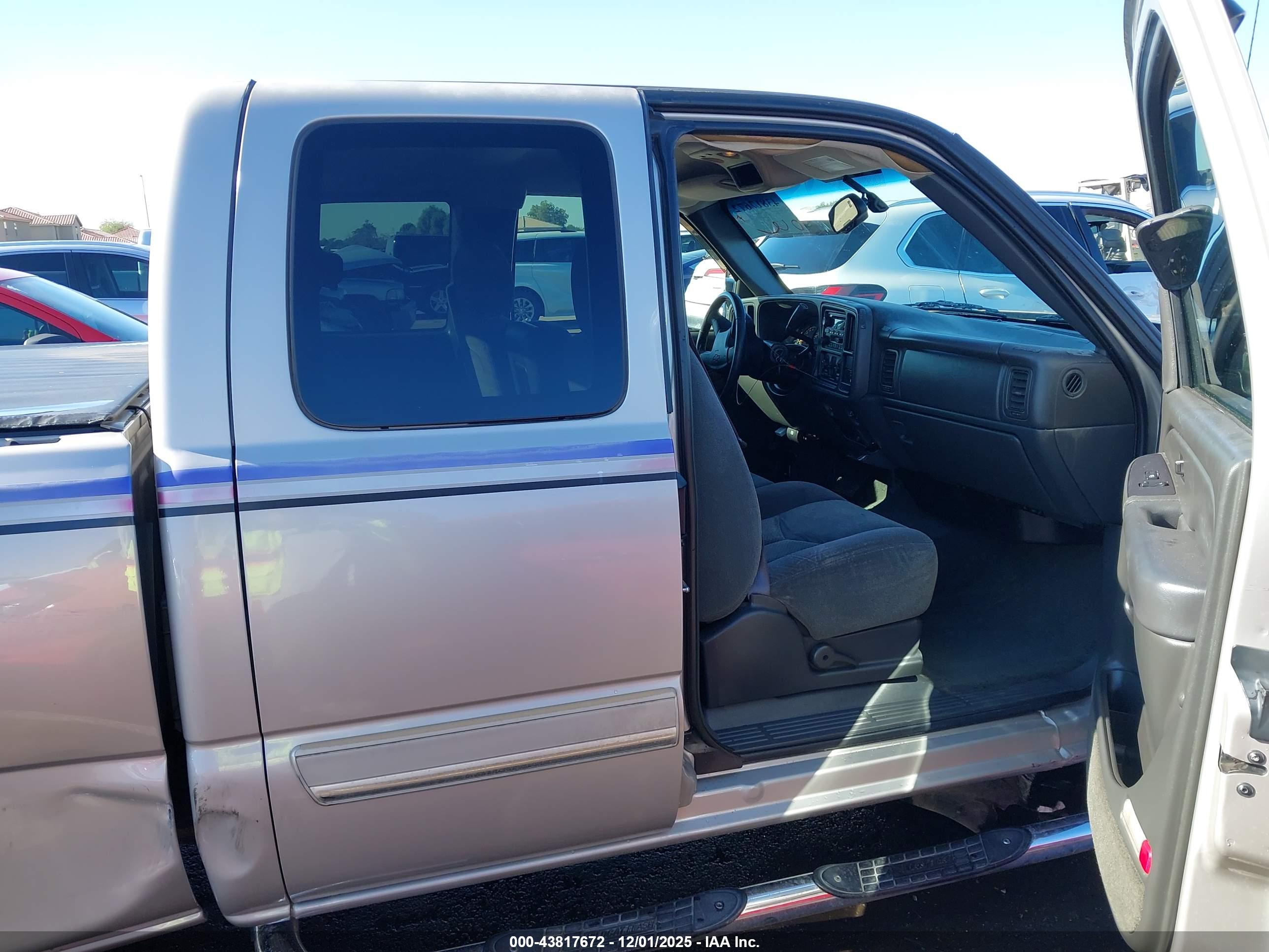 CHEVROLET SILVERADO image 5