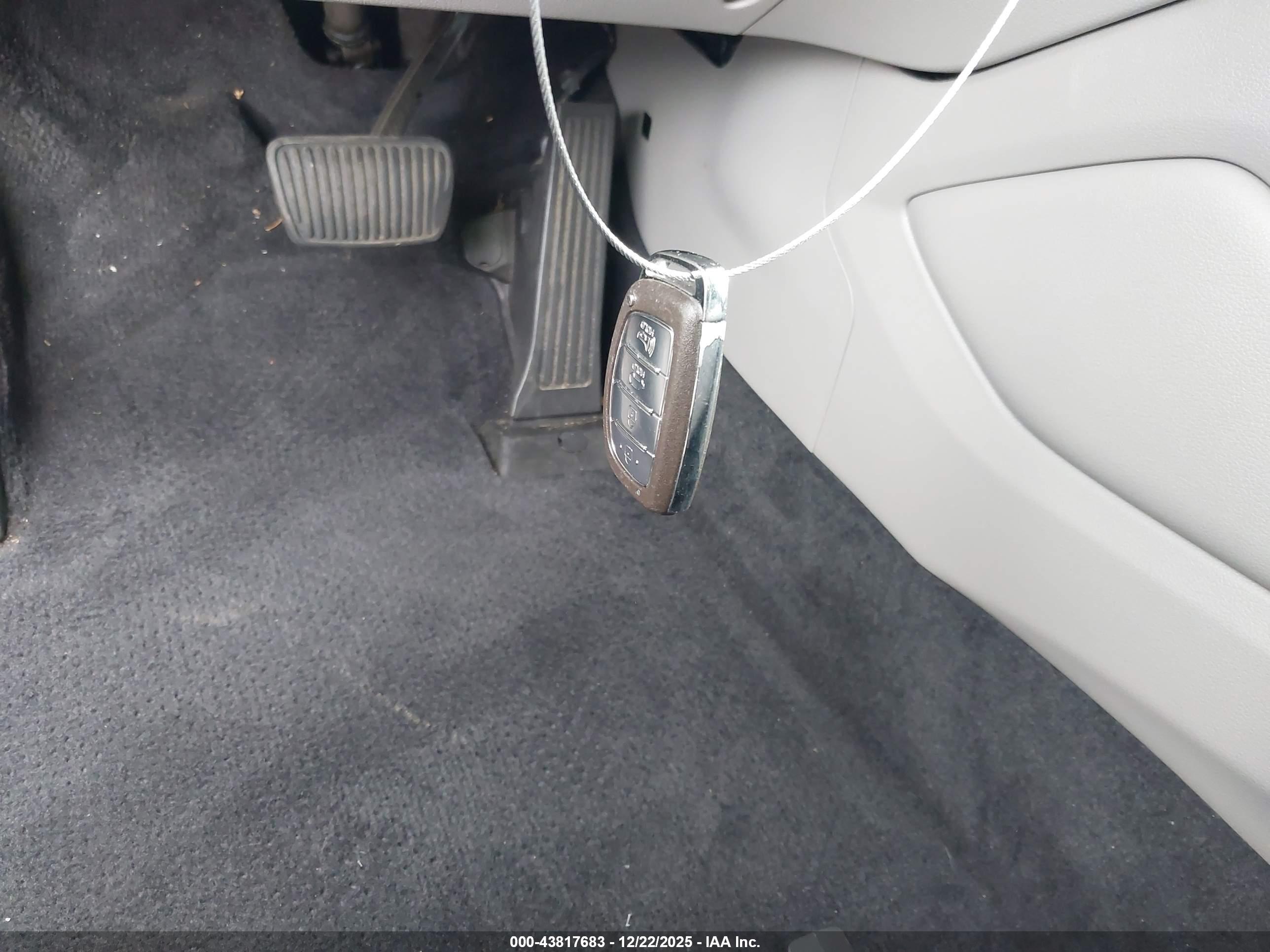 HYUNDAI TUCSON image 11