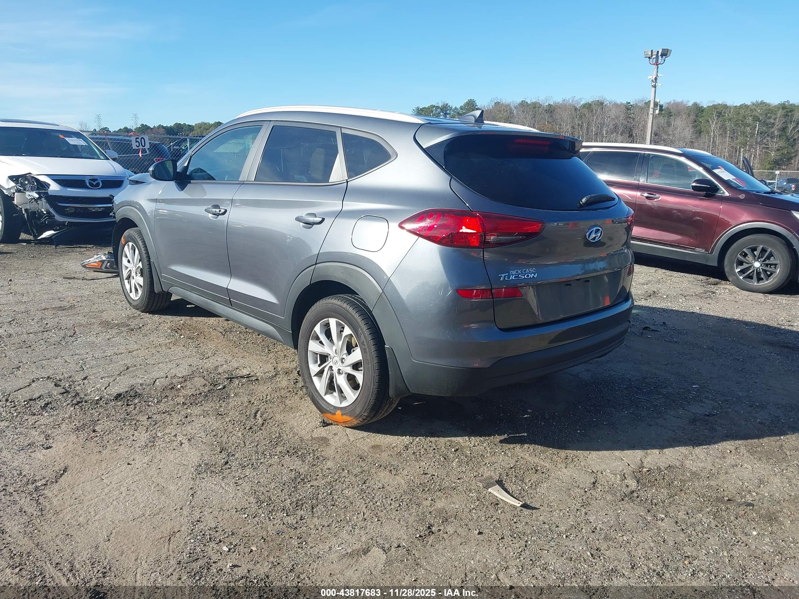 HYUNDAI TUCSON image 3