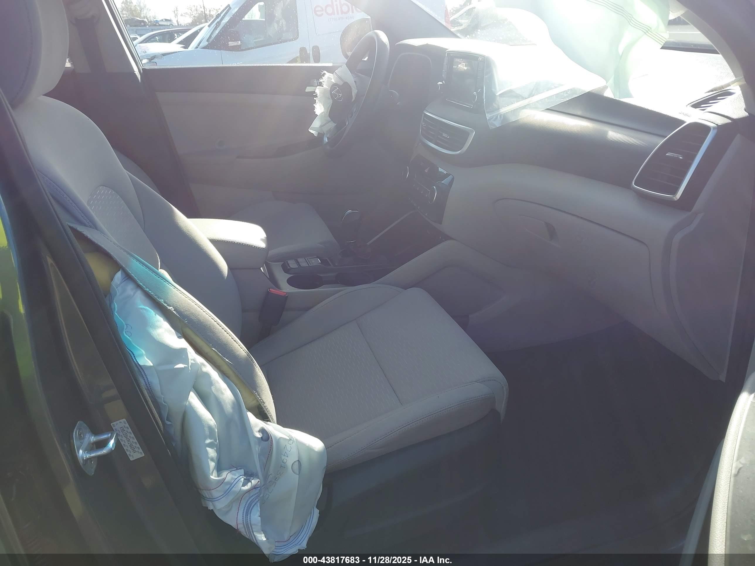 HYUNDAI TUCSON image 5