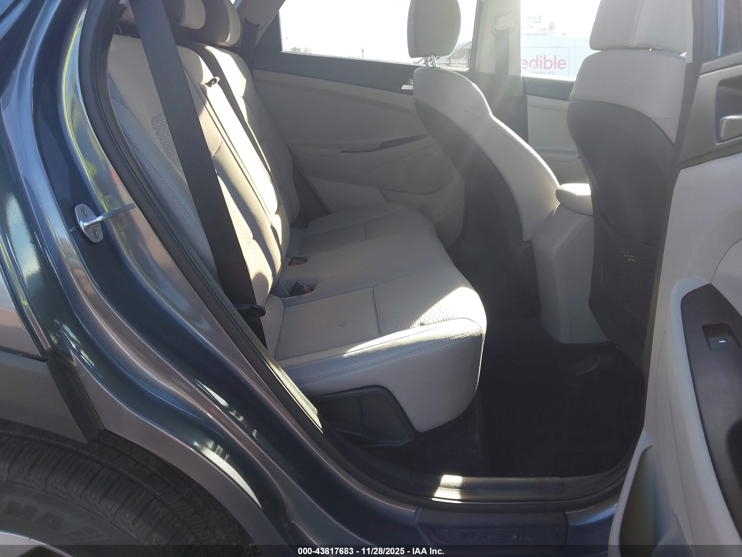 HYUNDAI TUCSON image 8