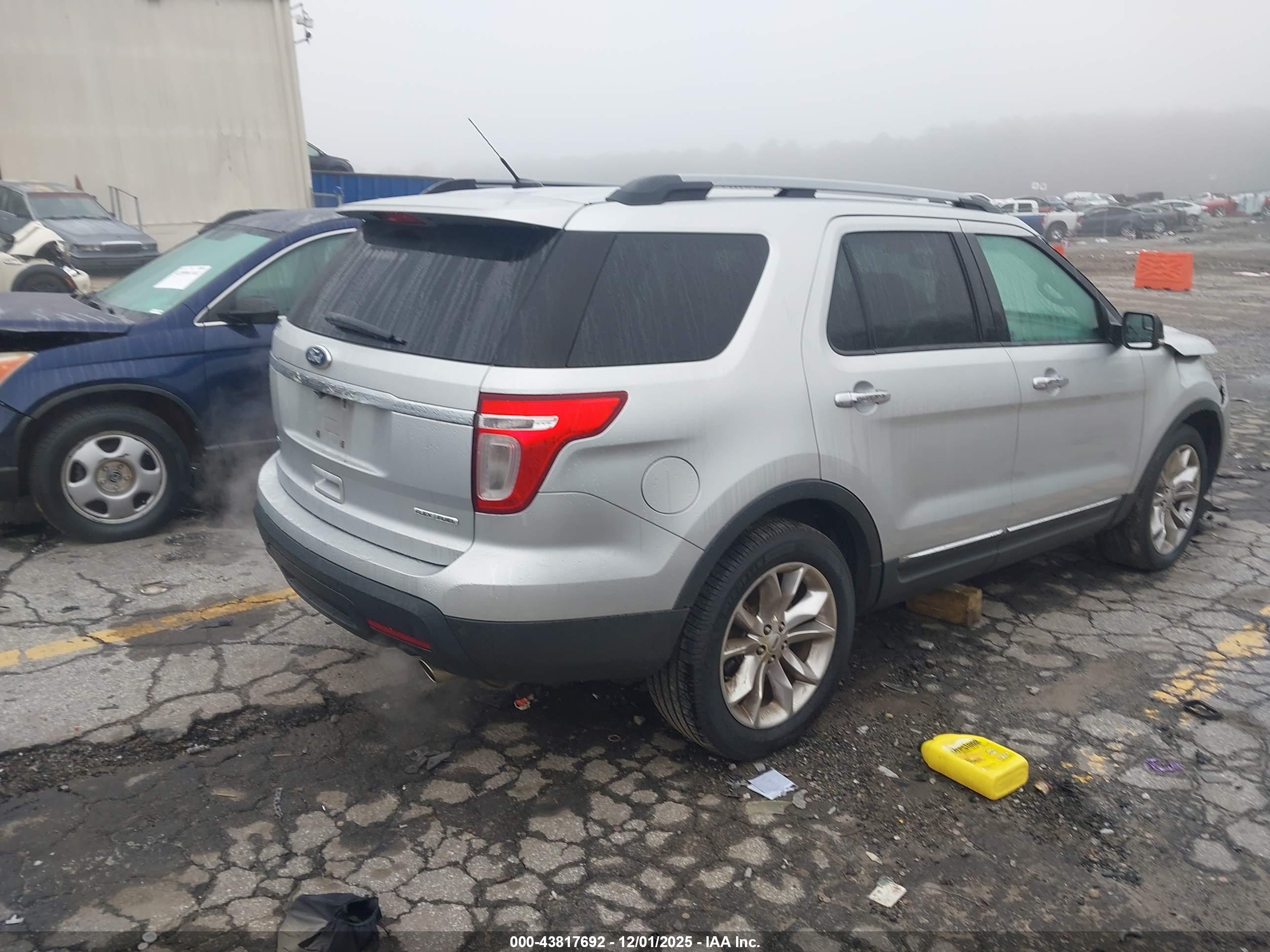 FORD EXPLORER image 4