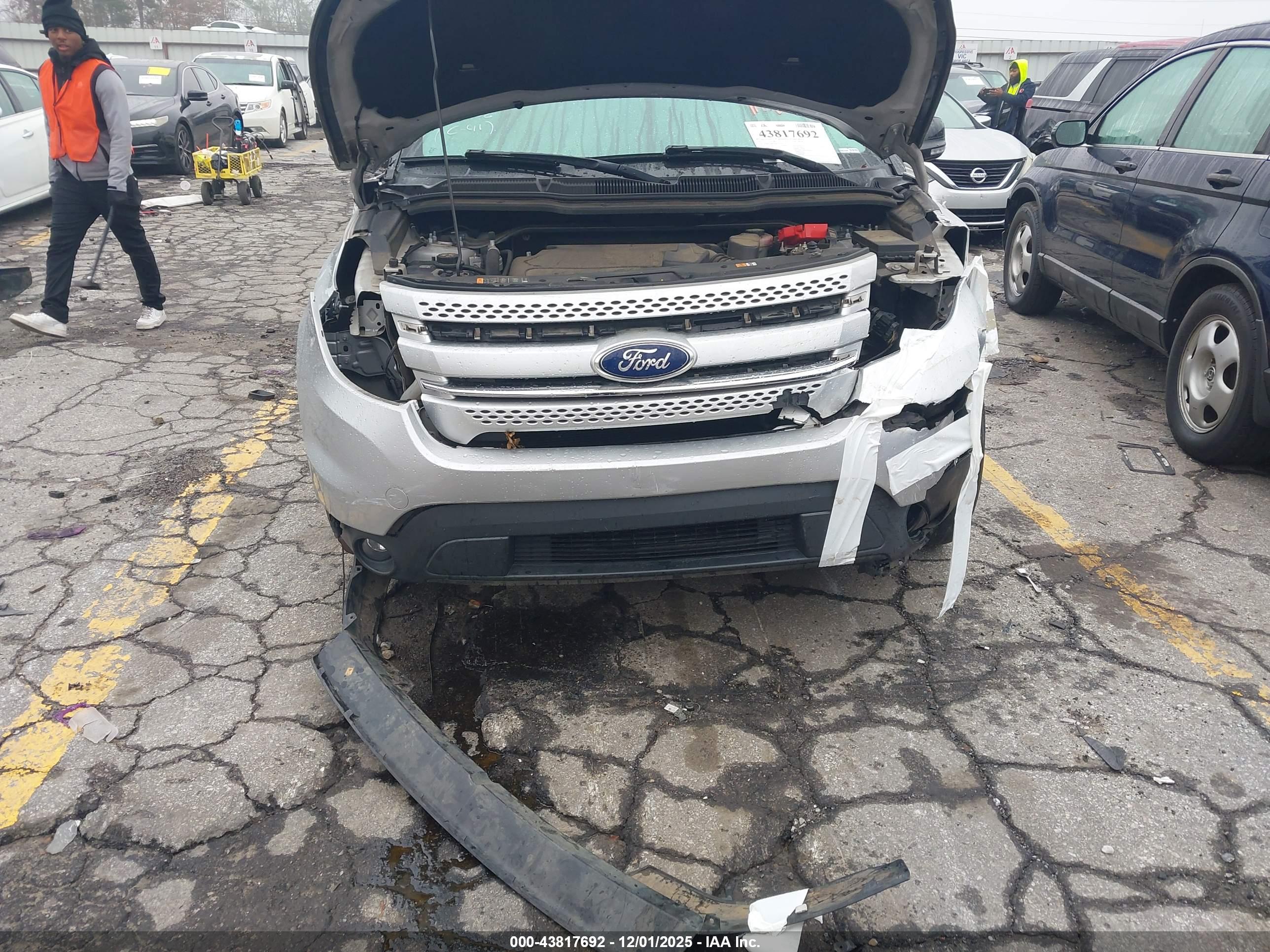 FORD EXPLORER image 6