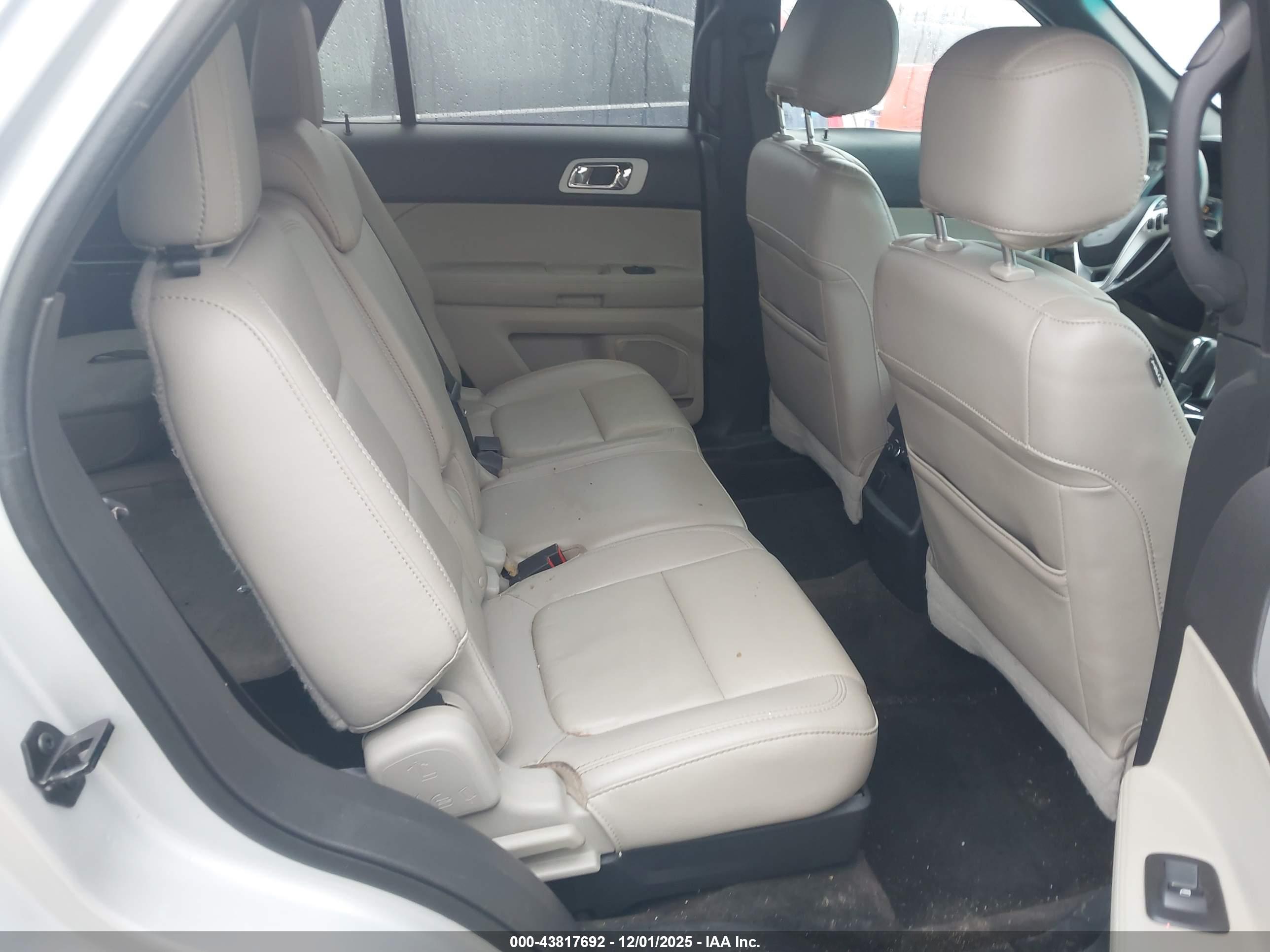 FORD EXPLORER image 8