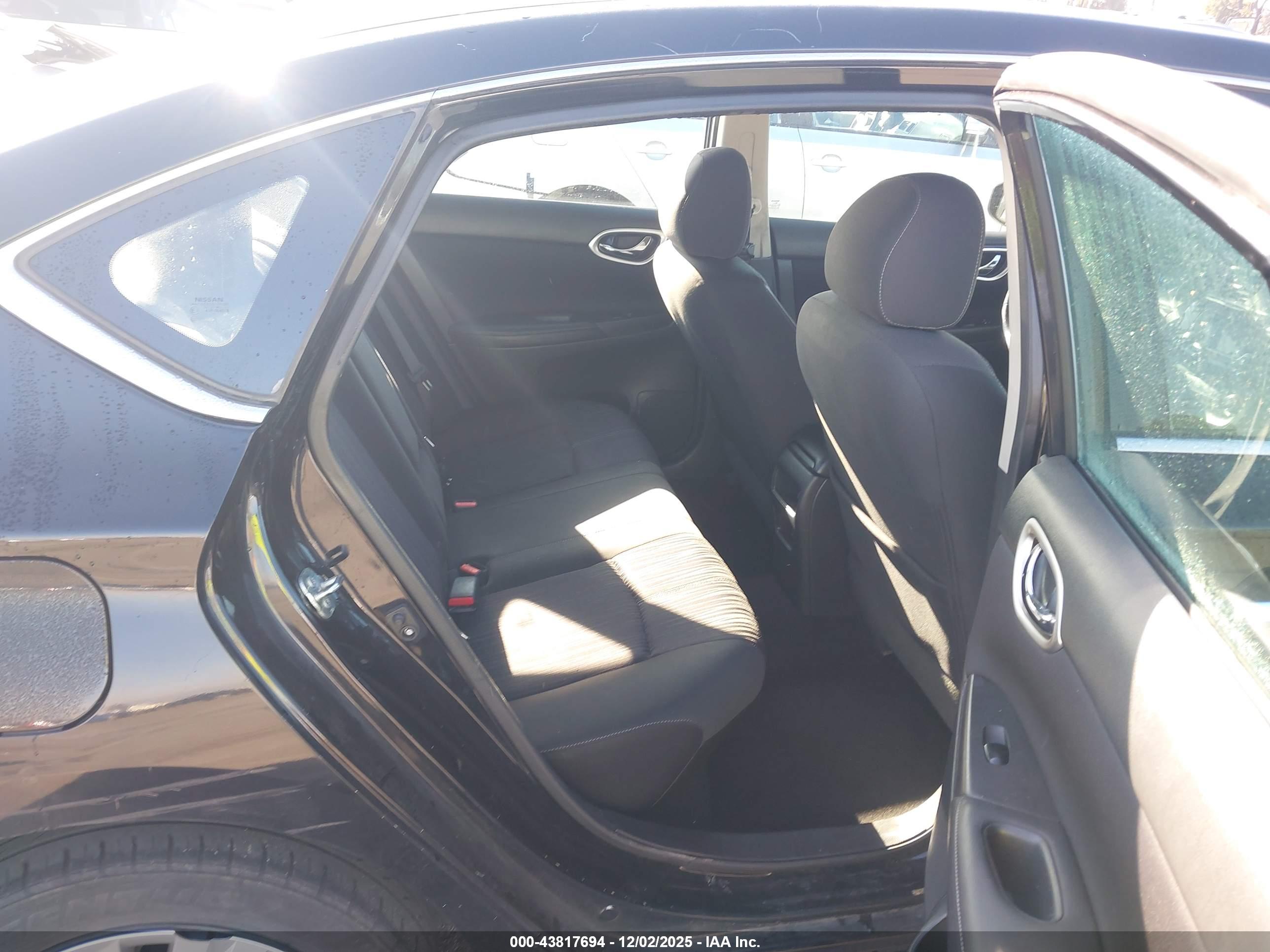 NISSAN SENTRA image 8
