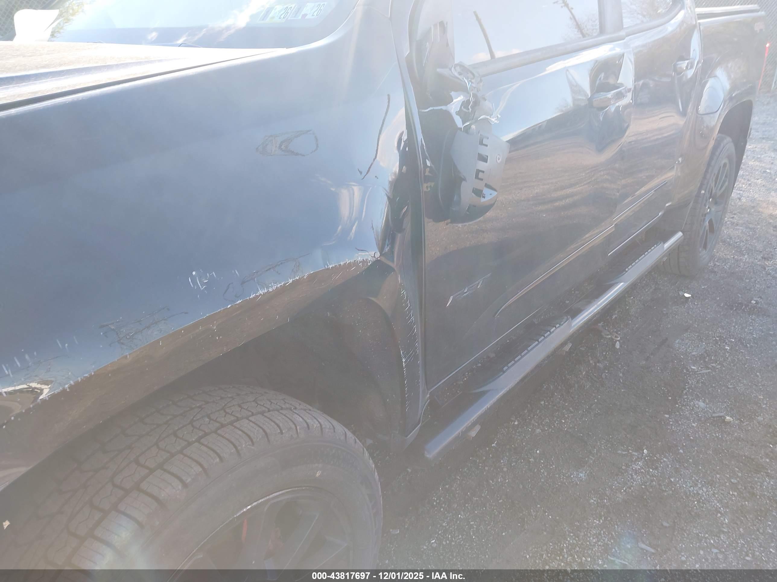 CHEVROLET COLORADO image 6