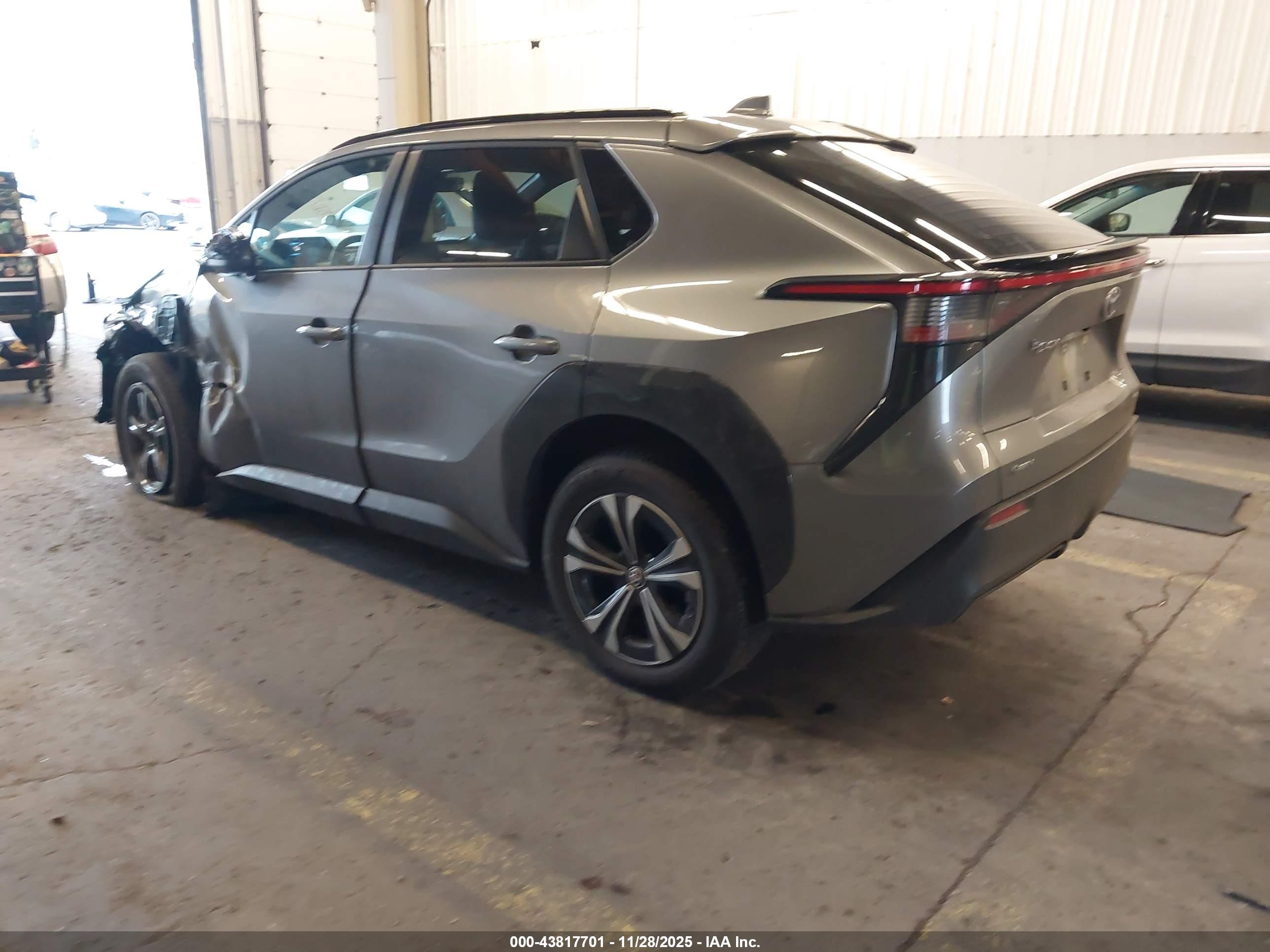 TOYOTA BZ4X image 3