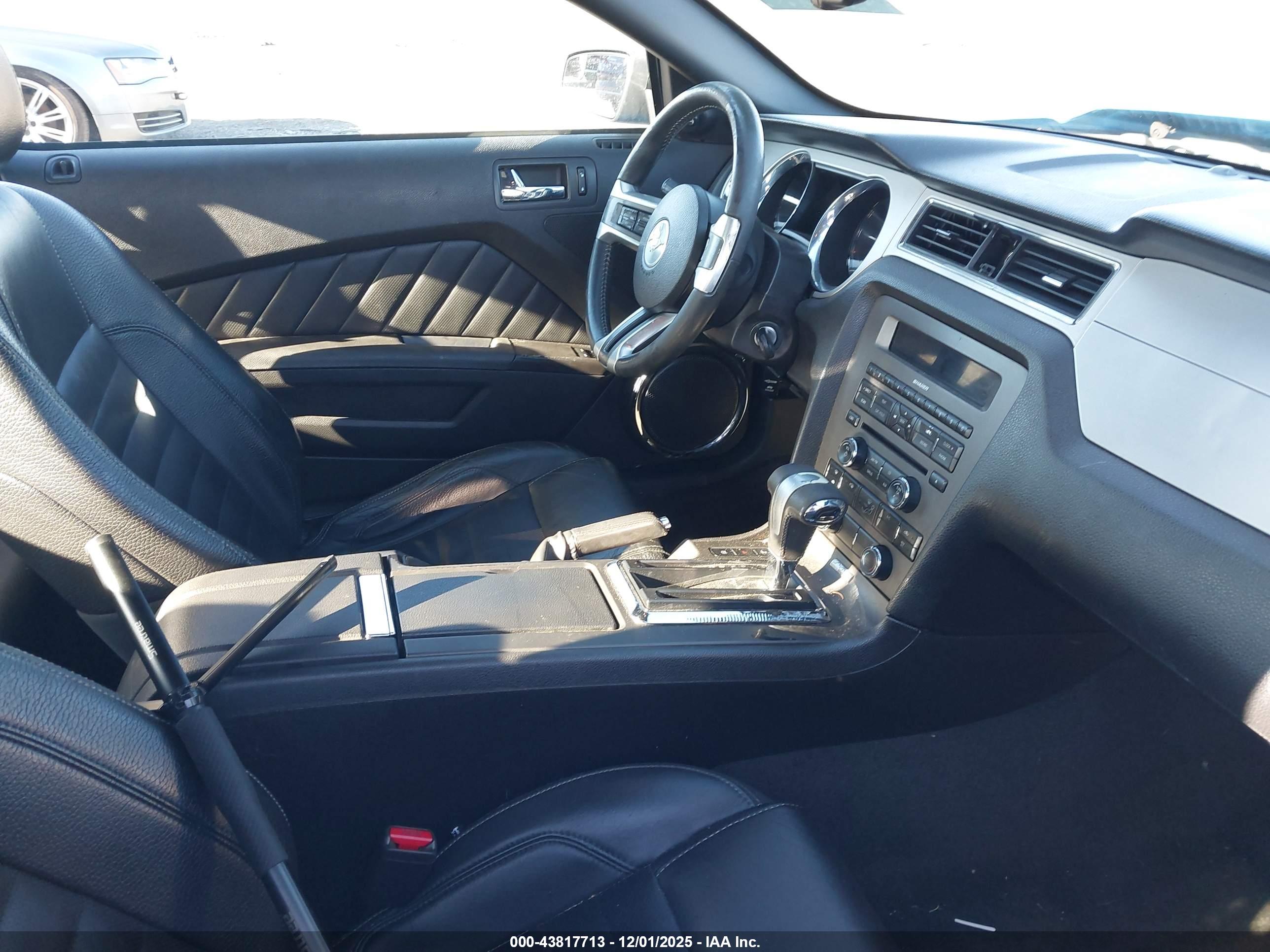 FORD MUSTANG image 5