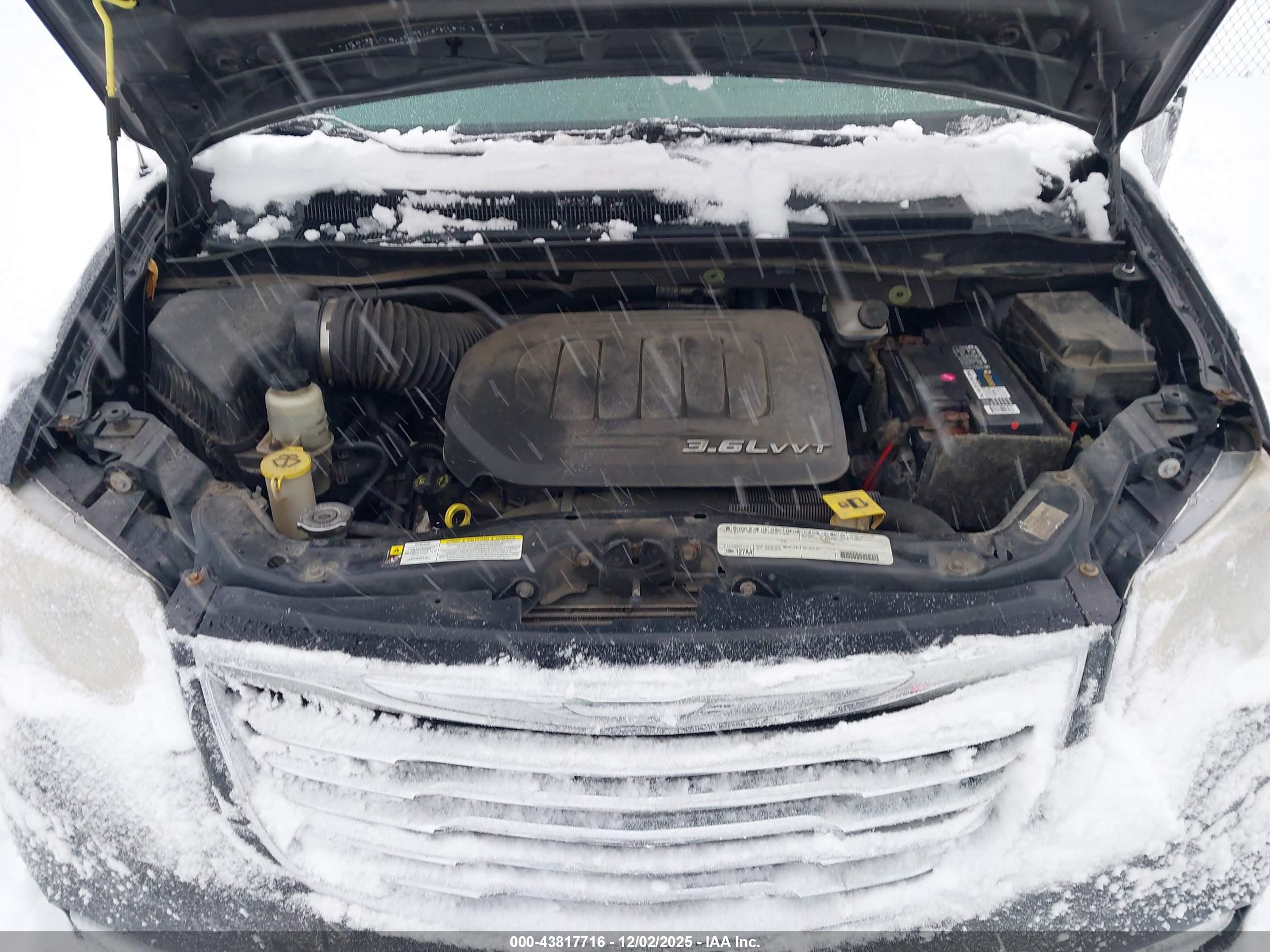 CHRYSLER TOWN image 10