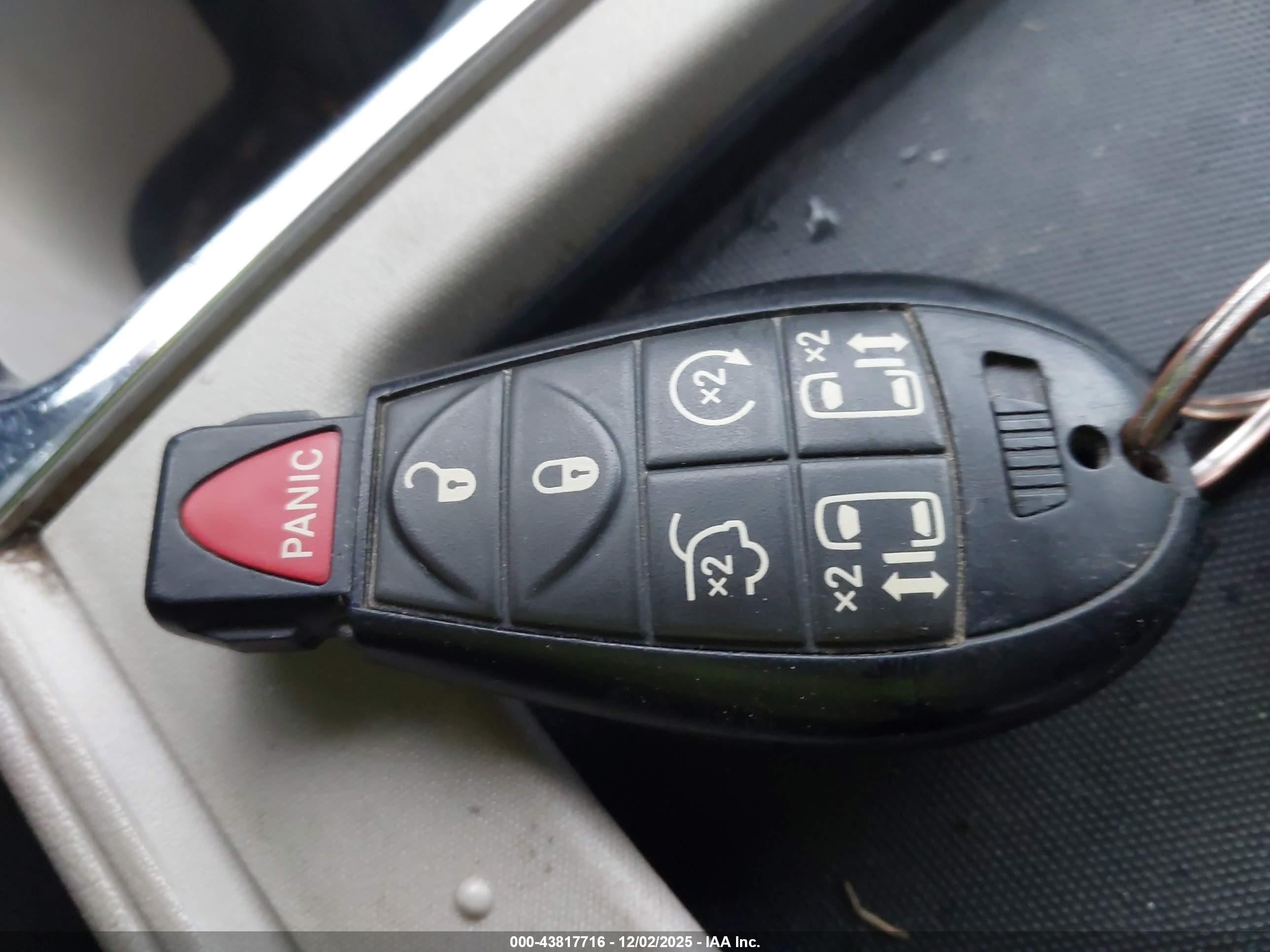 CHRYSLER TOWN image 11