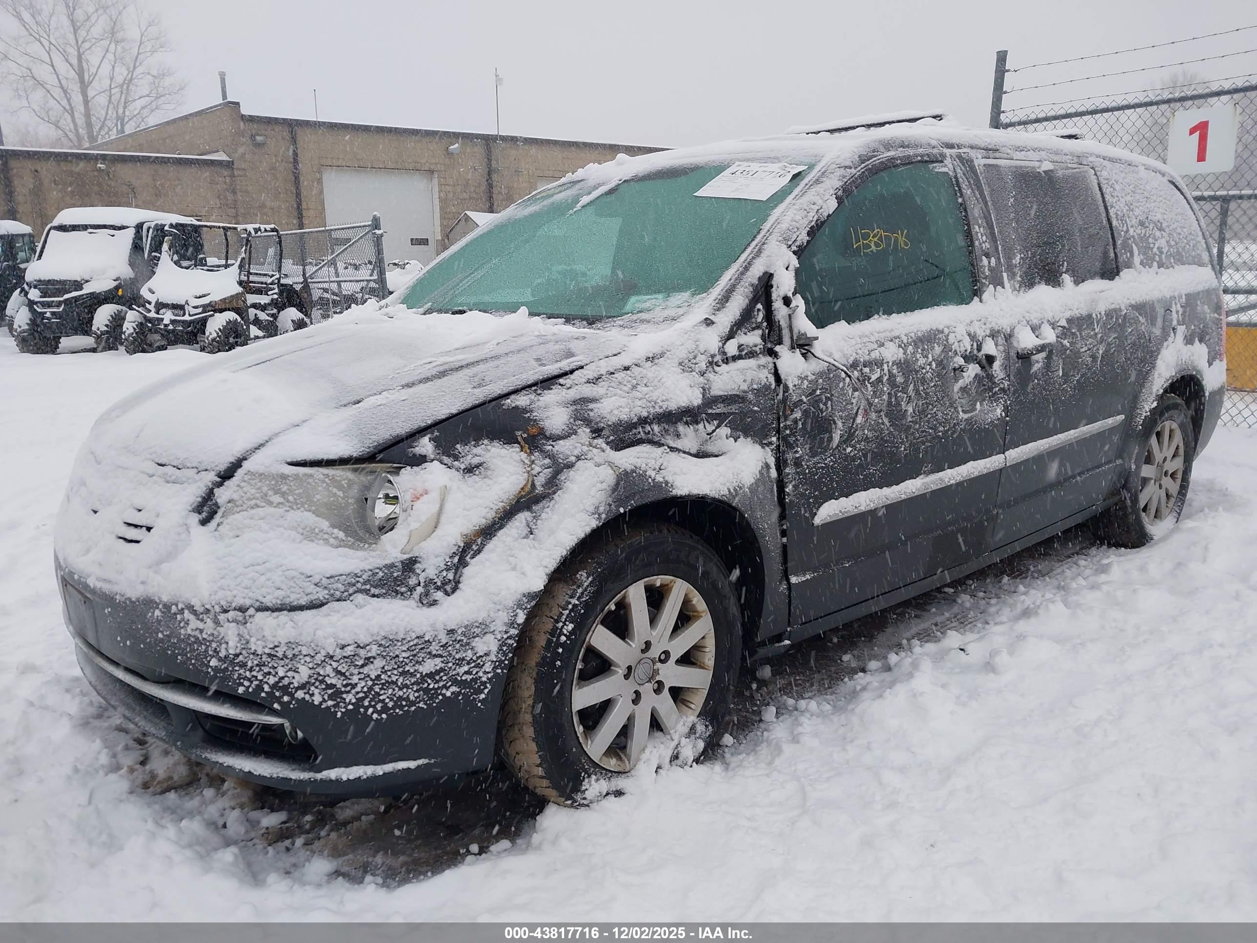 CHRYSLER TOWN image 2