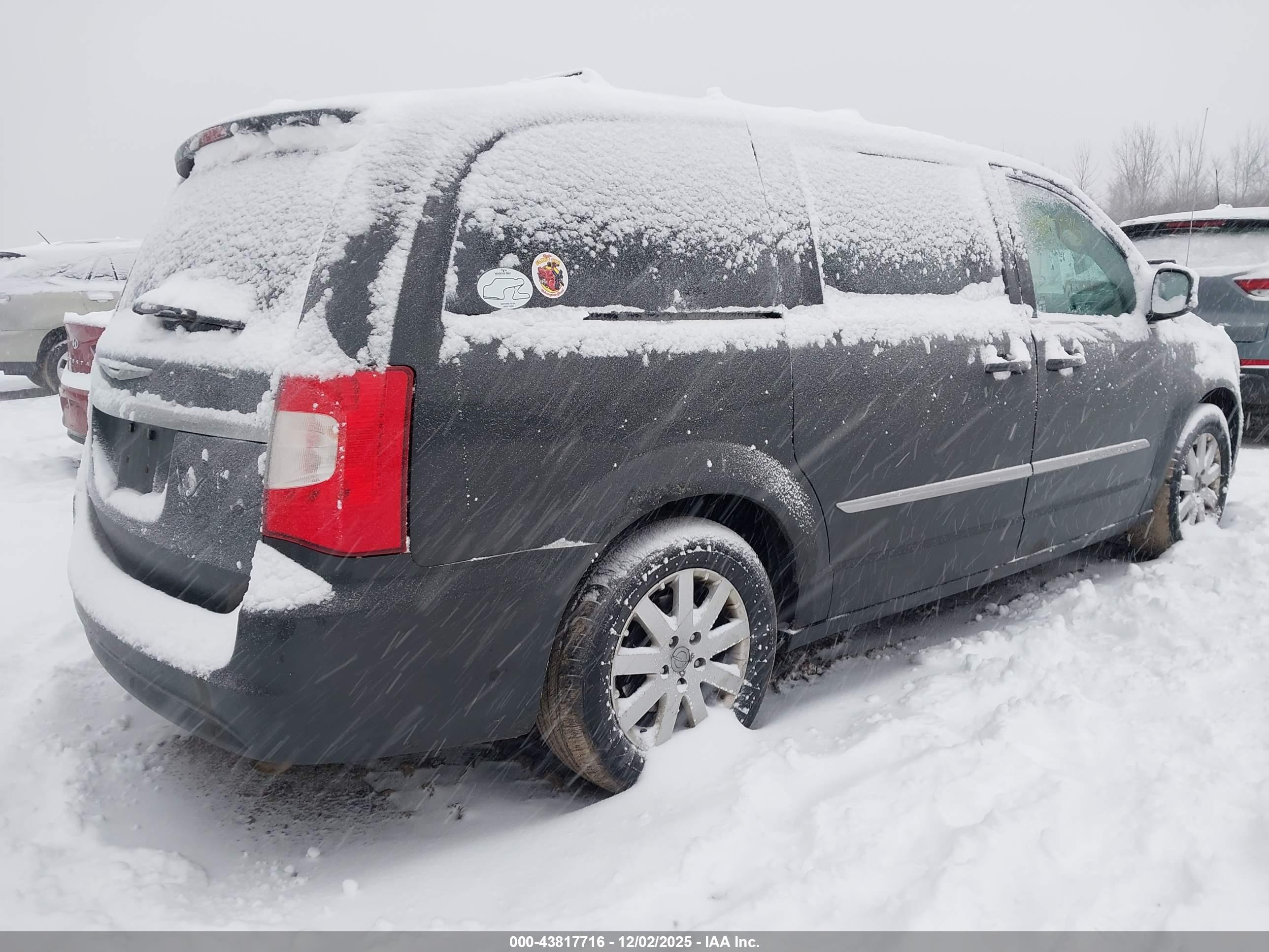 CHRYSLER TOWN image 4