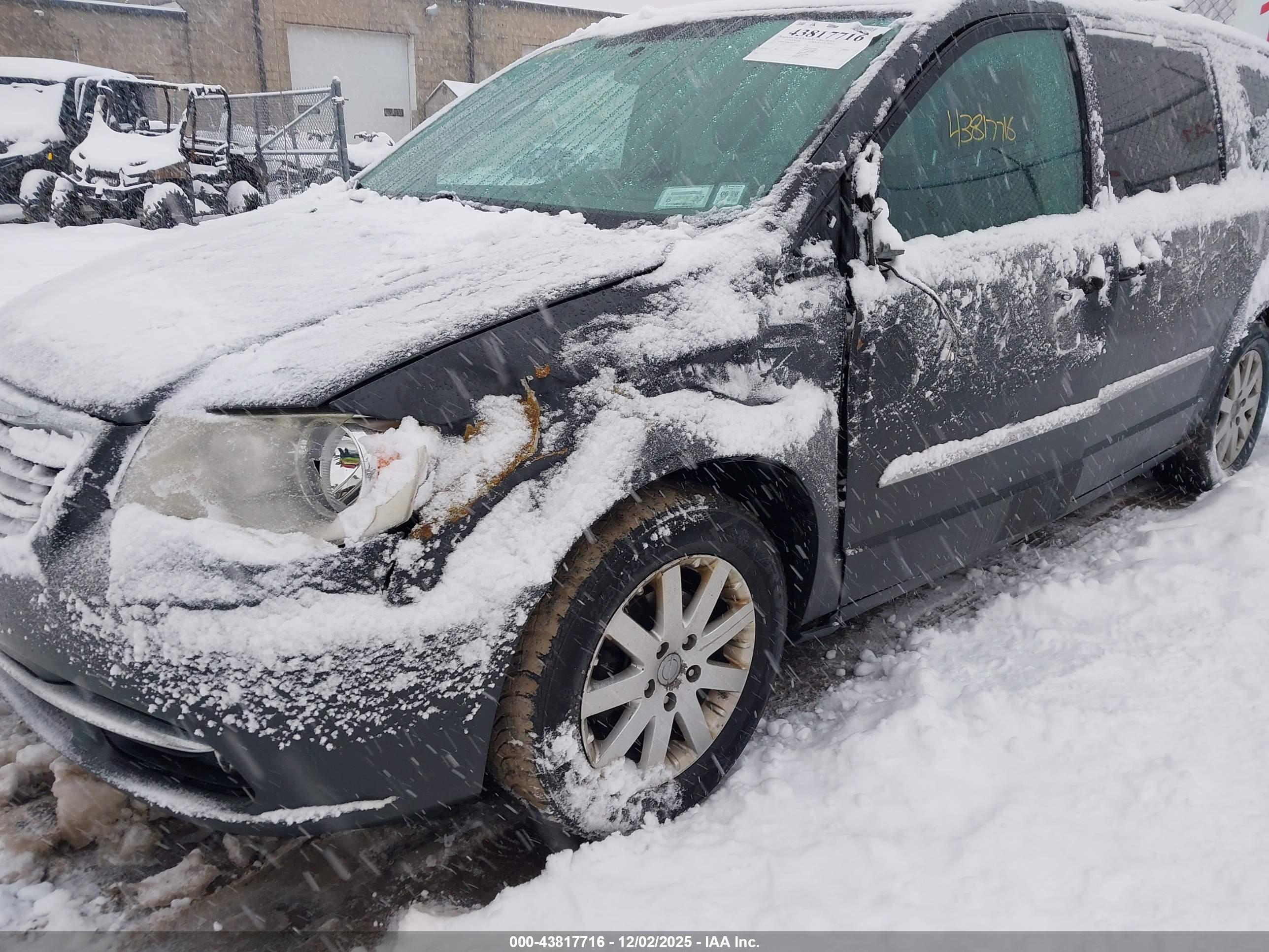 CHRYSLER TOWN image 6