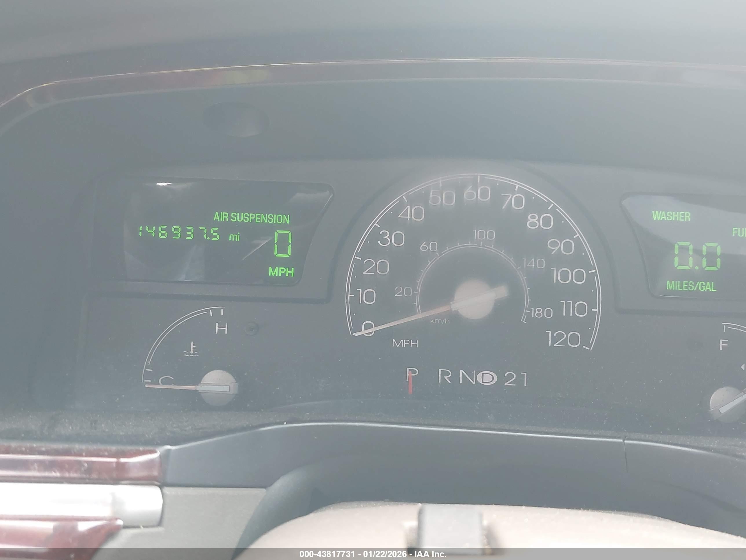 LINCOLN TOWN image 7