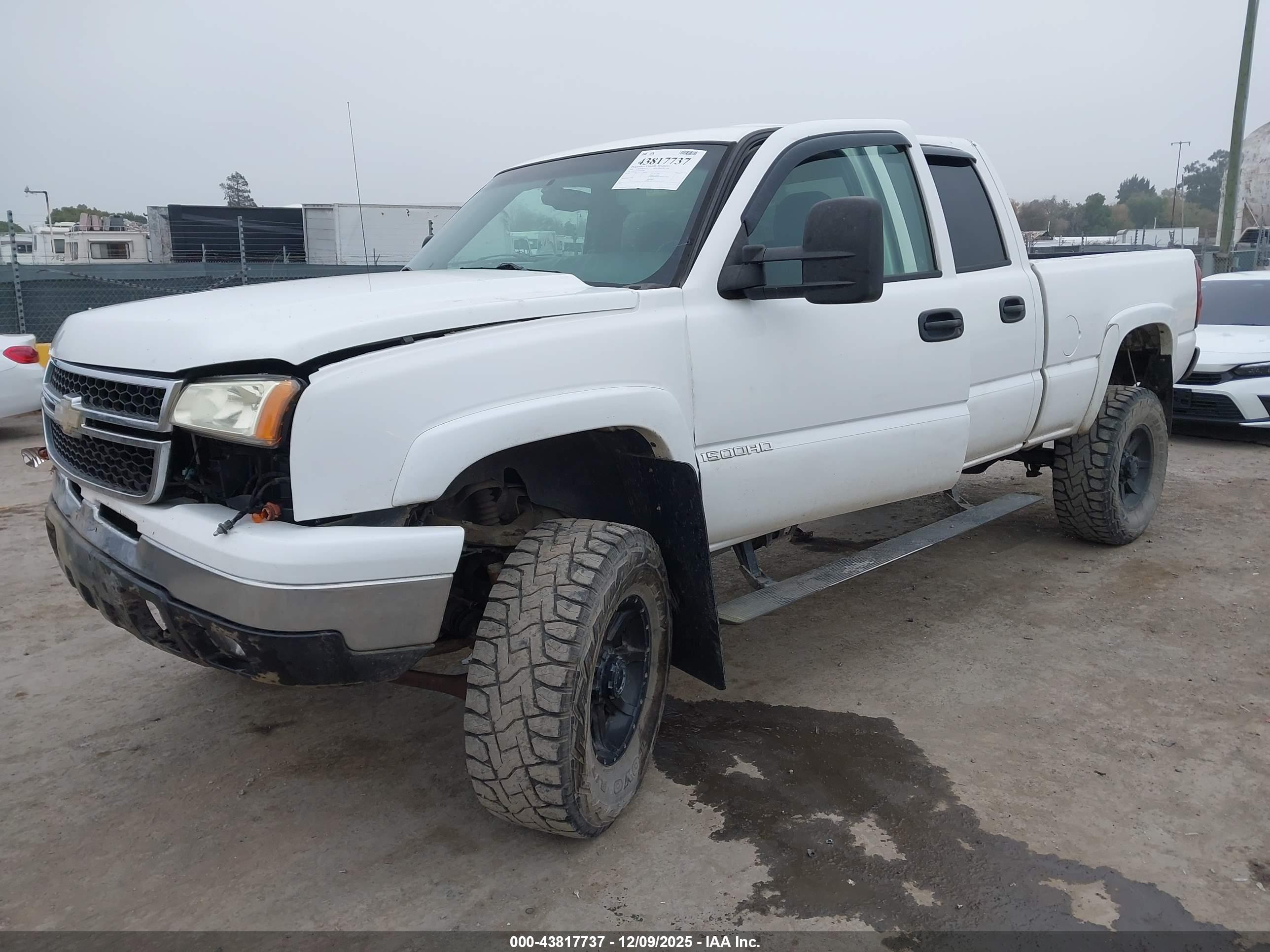 CHEVROLET SILVERADO image 2