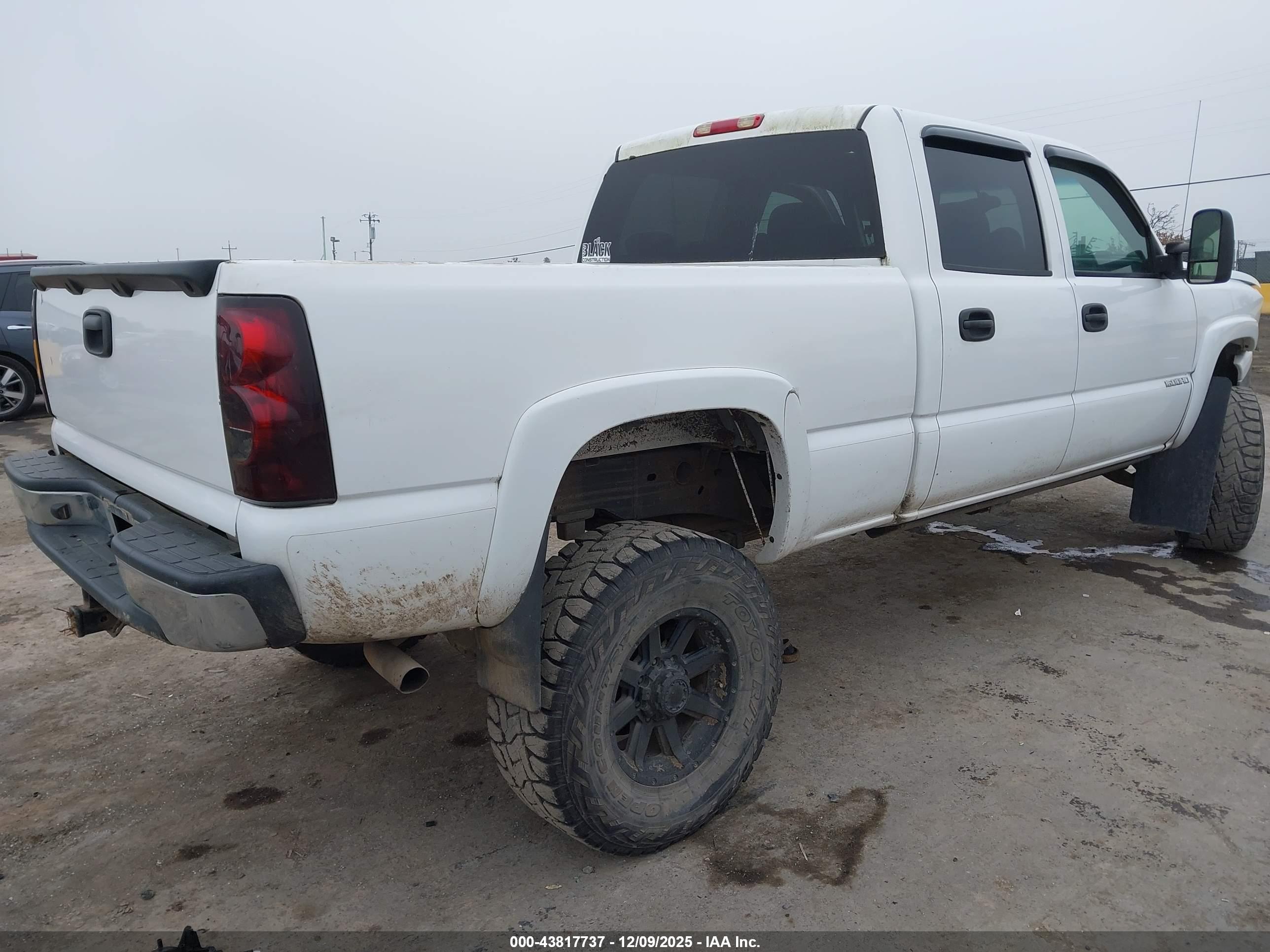 CHEVROLET SILVERADO image 4