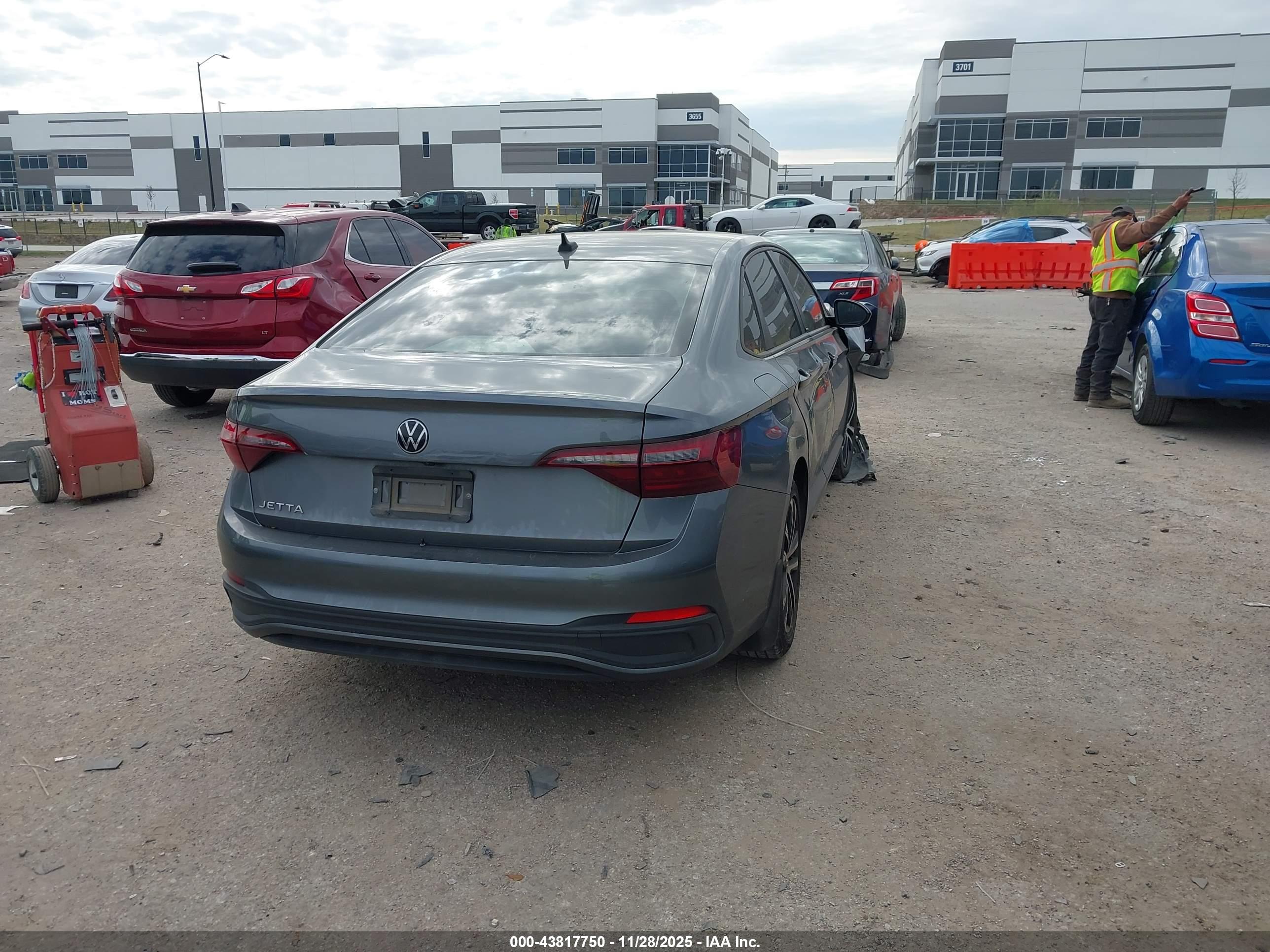 VOLKSWAGEN JETTA image 4