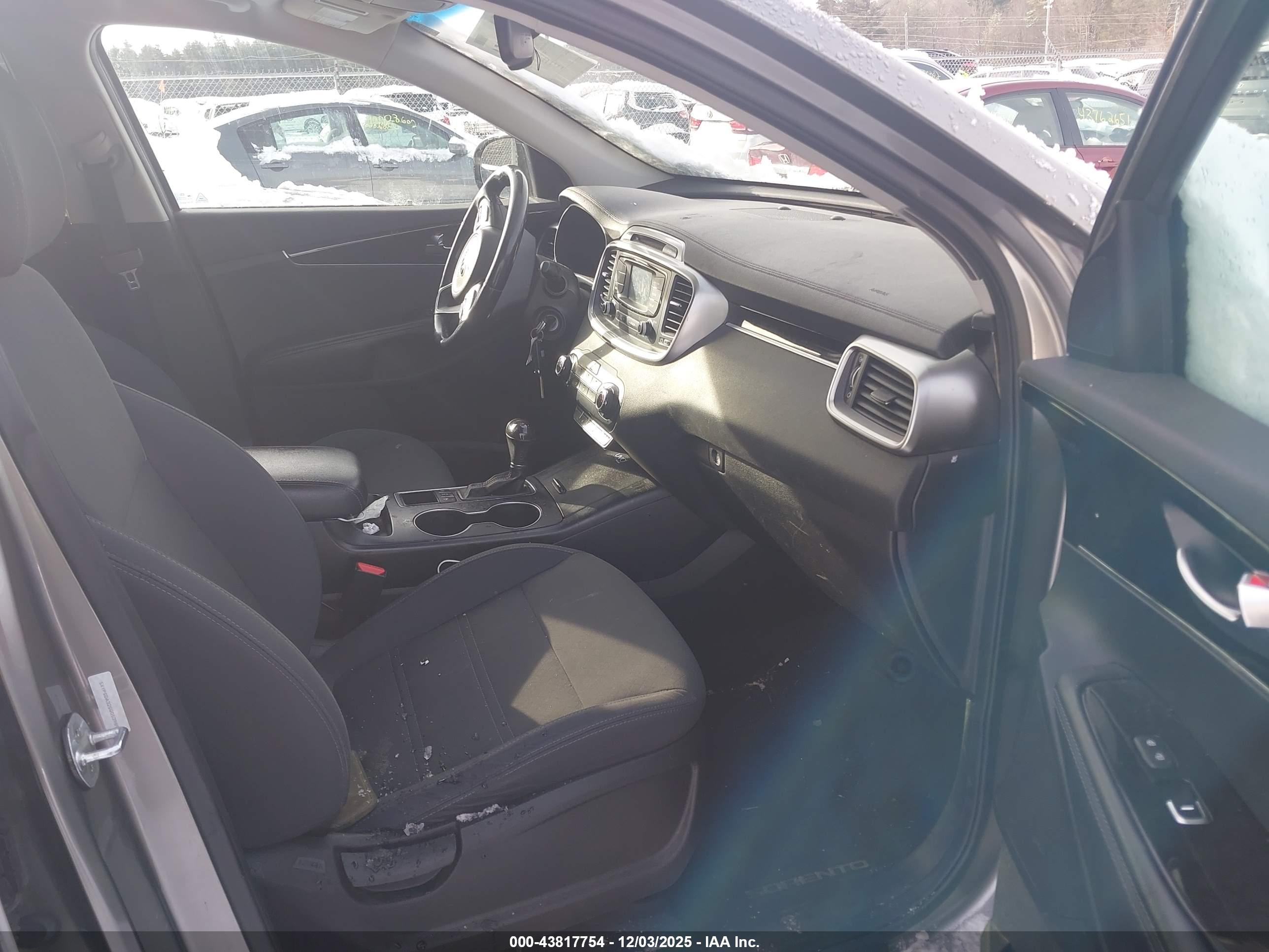 KIA SORENTO image 5