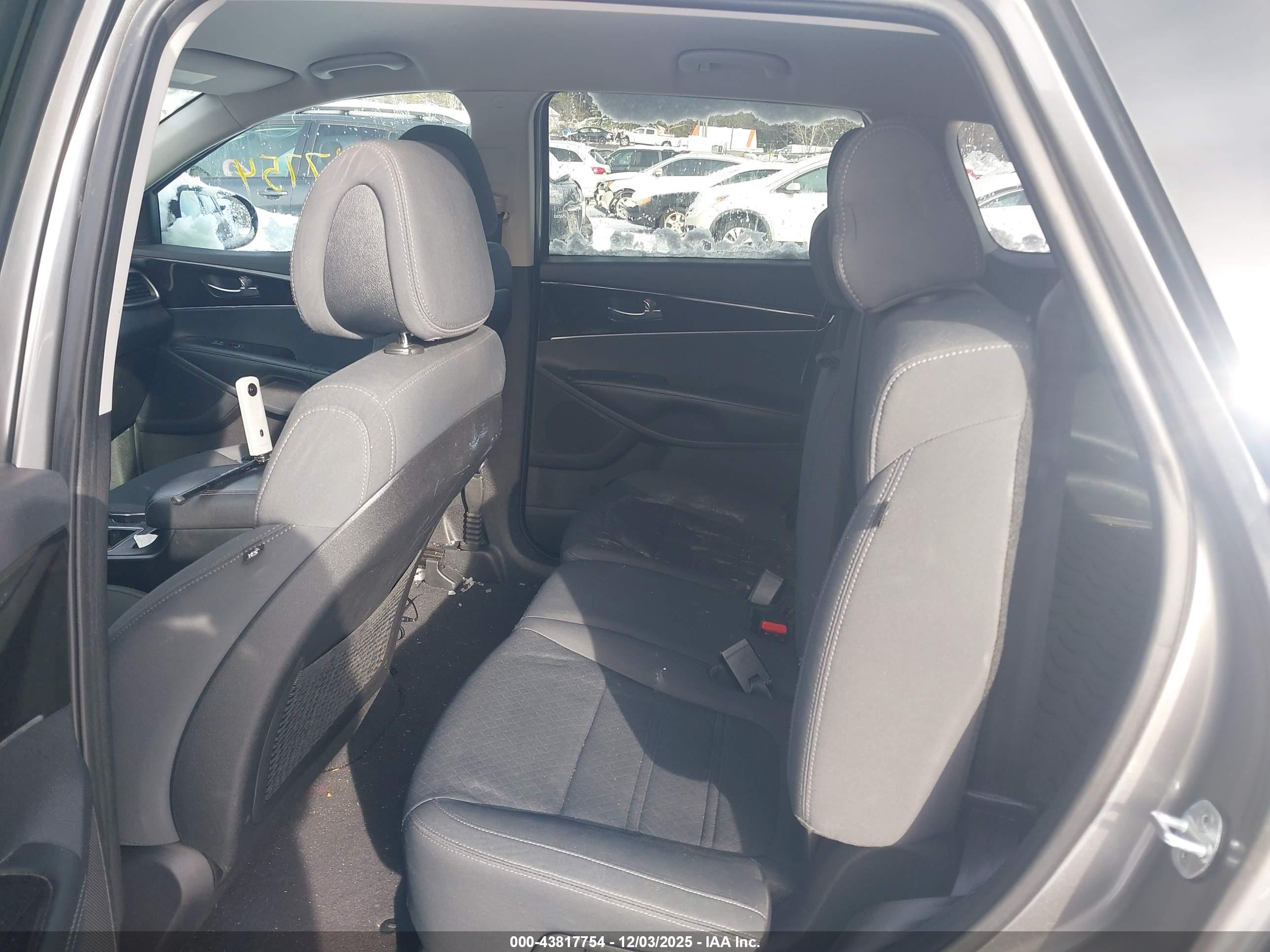 KIA SORENTO image 8
