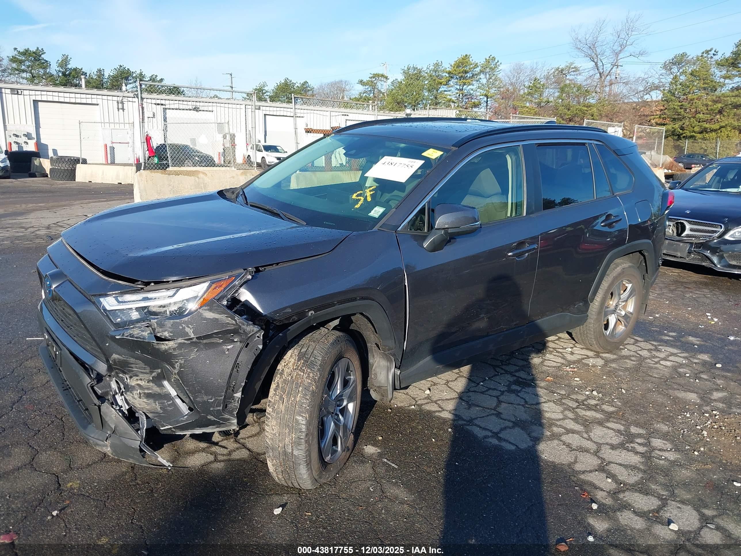 TOYOTA RAV4 image 2