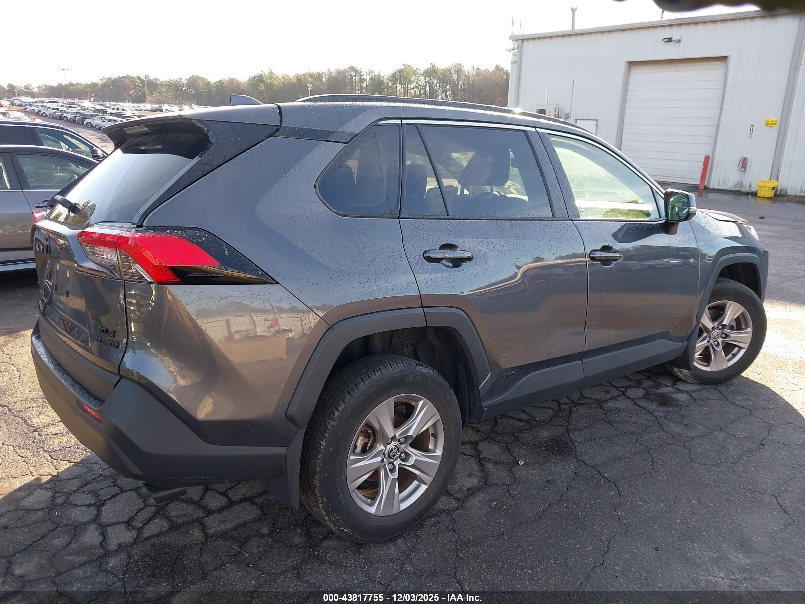 TOYOTA RAV4 image 4