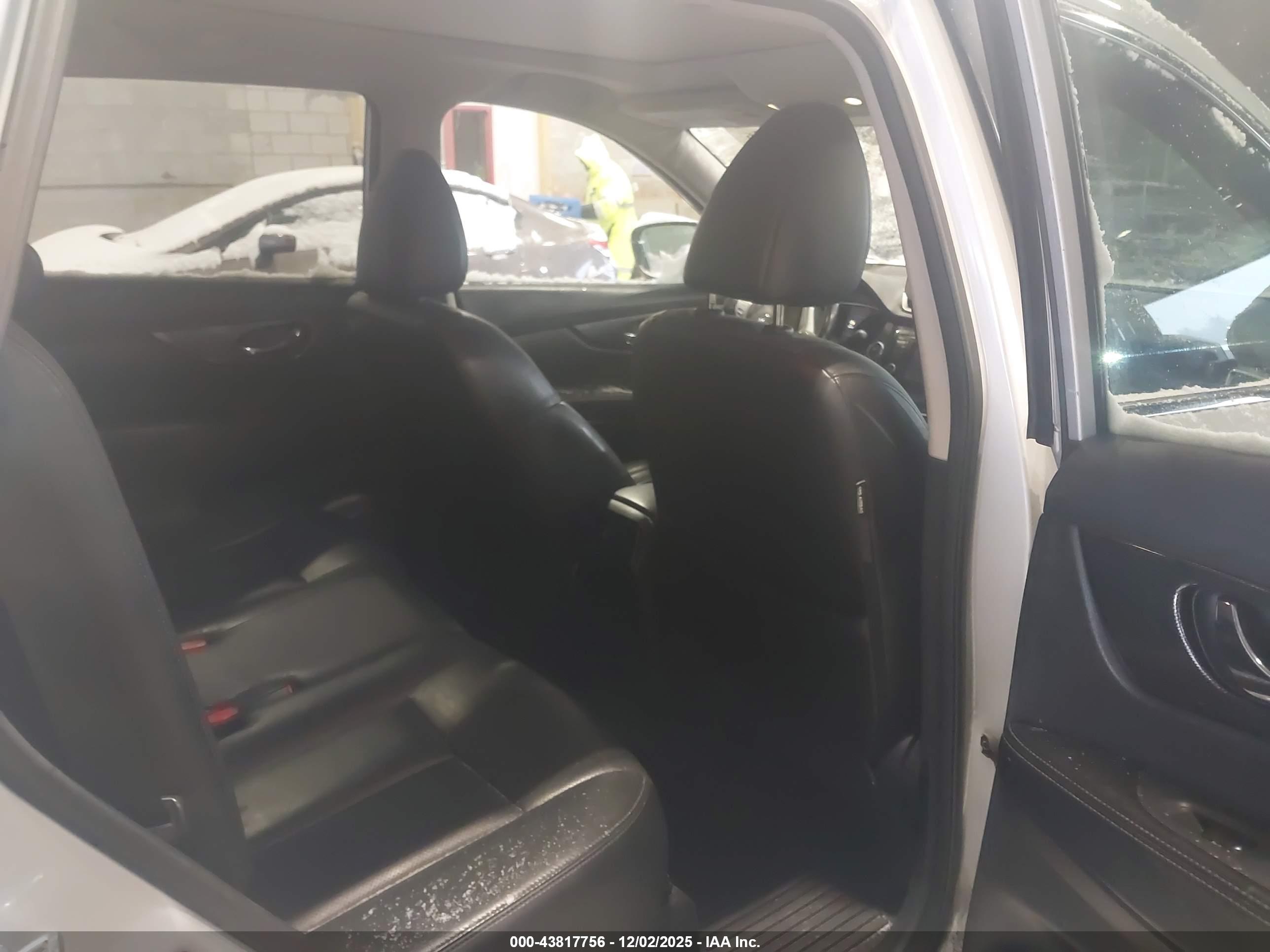 NISSAN ROGUE image 8
